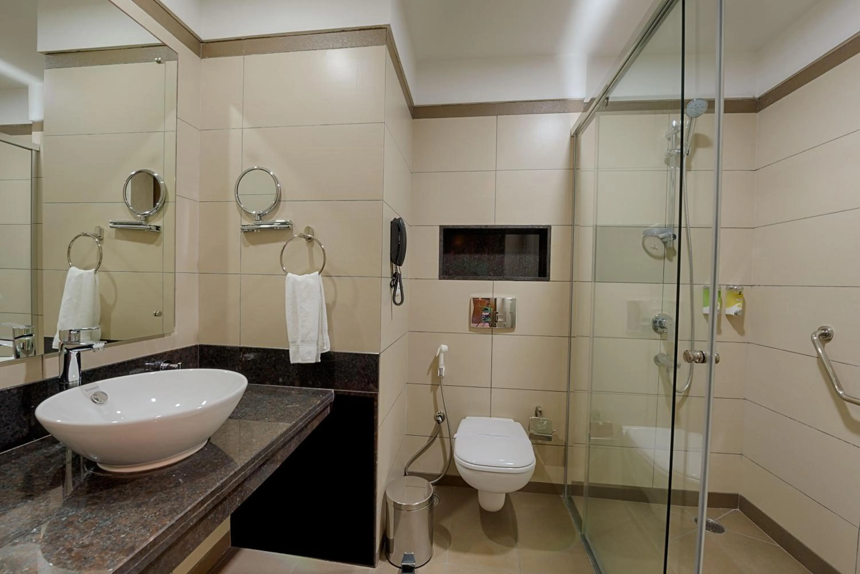 Shower in Kiscol Grands Hotel