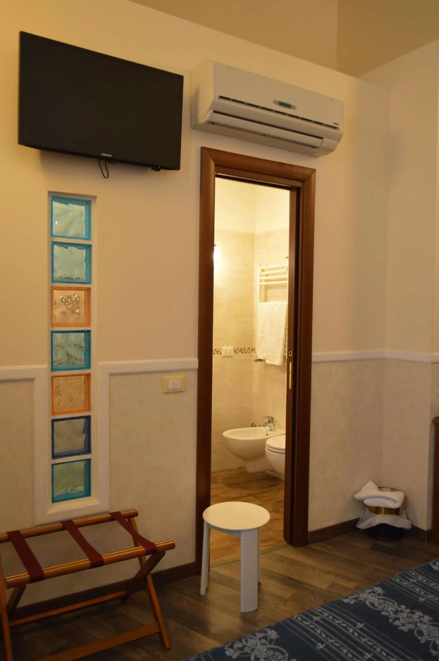 Bathroom in Pantheon Inn