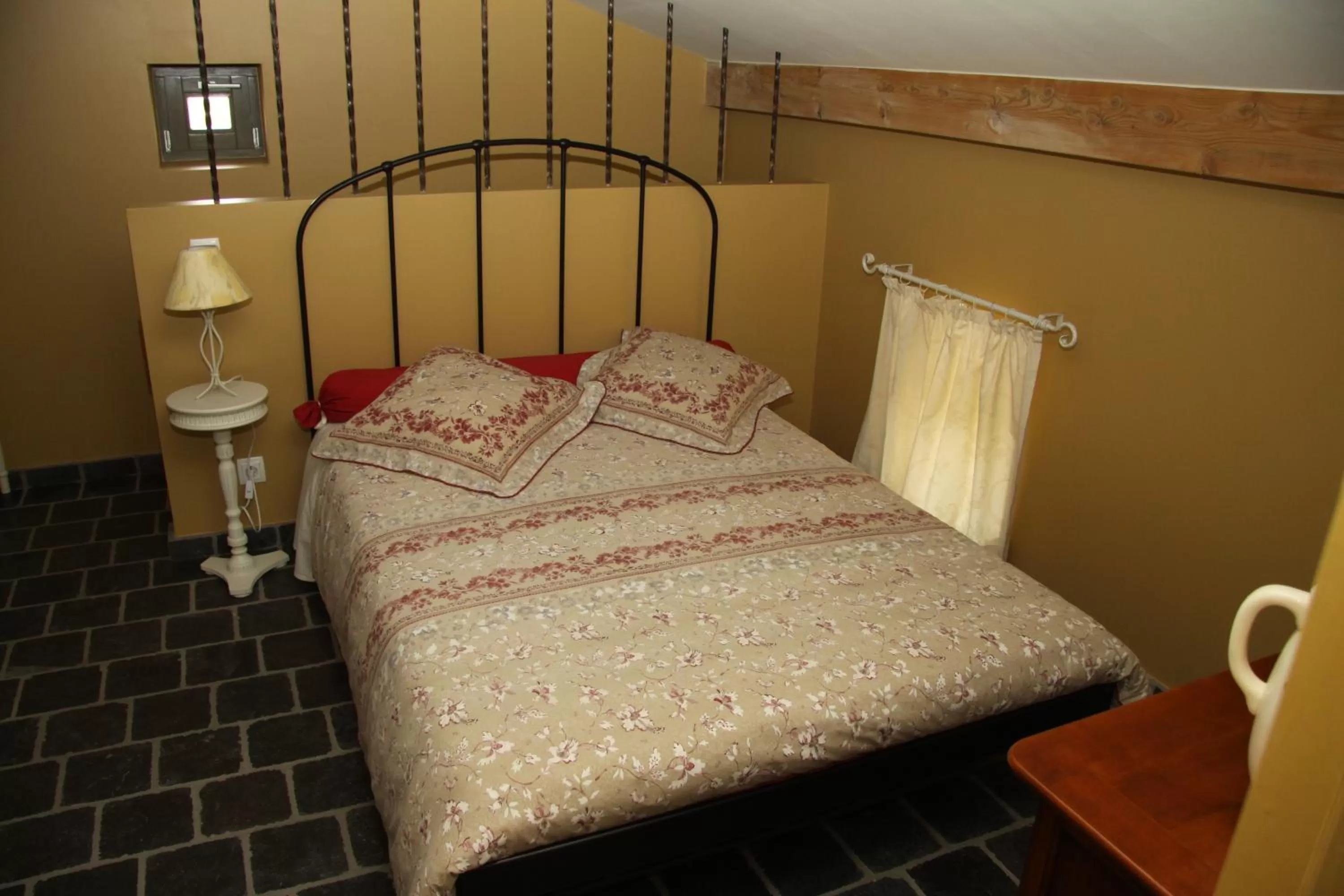Decorative detail, Bed in La Bastide de Fontaille