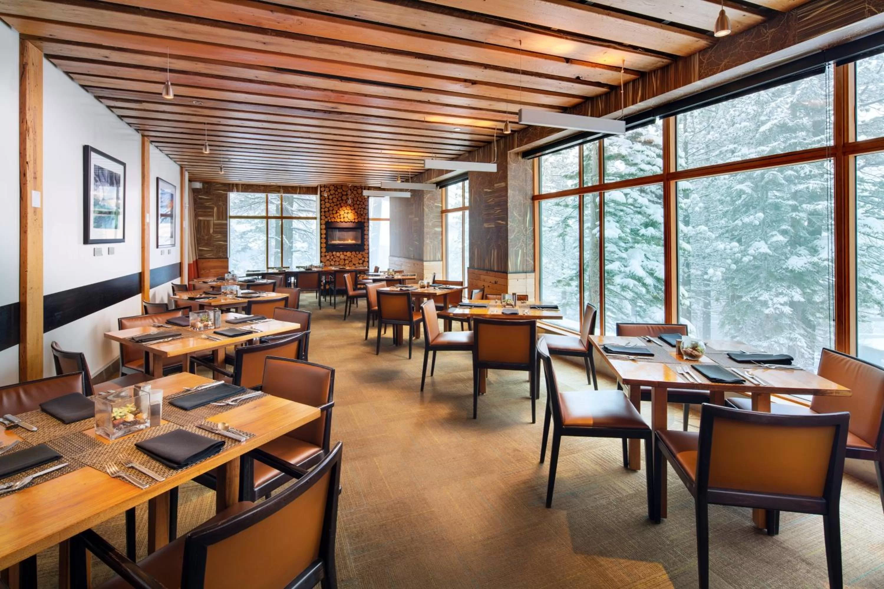 Lounge or bar in The Westin Monache Resort, Mammoth