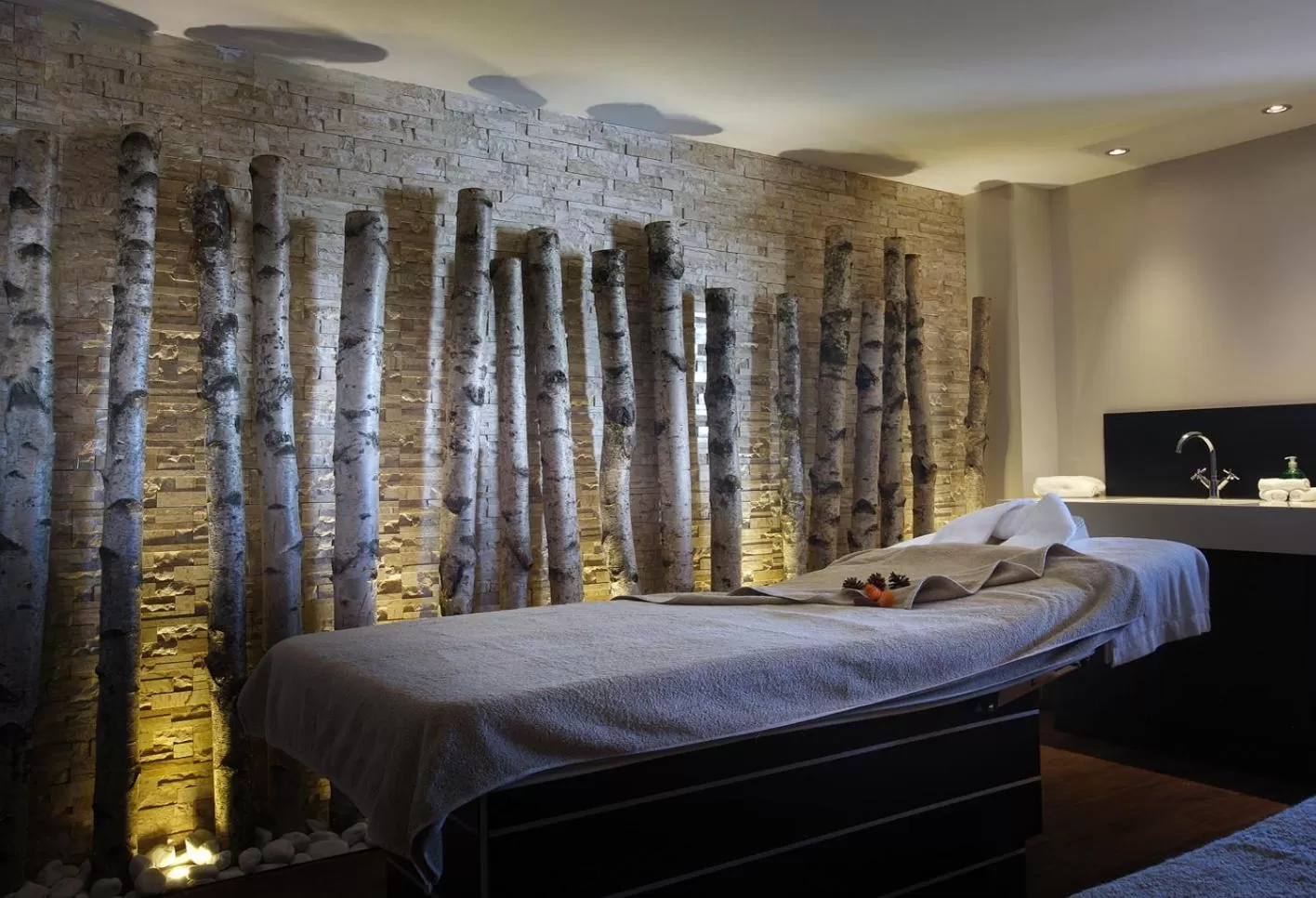 Spa and wellness centre/facilities, Bed in Hôtel Koh-I Nor by Les Etincelles