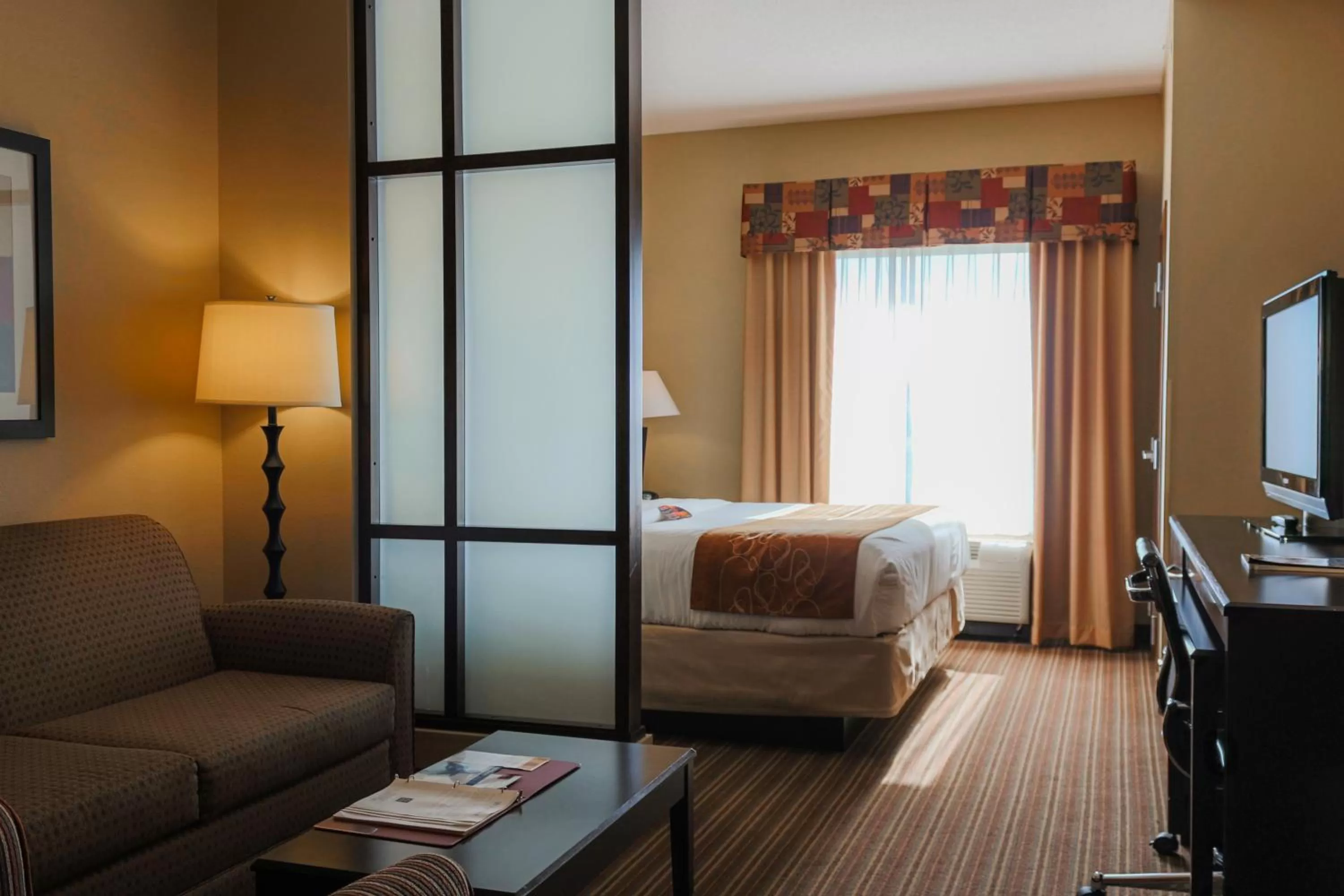 Day, Bed in Comfort Suites Charleston West Ashley