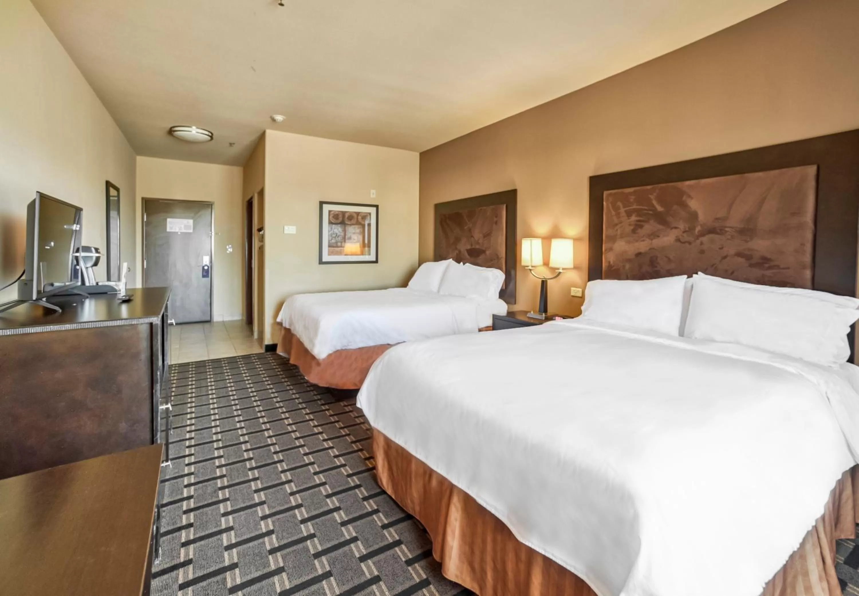 Photo of the whole room, Bed in Holiday Inn Express and Suites Beeville by IHG