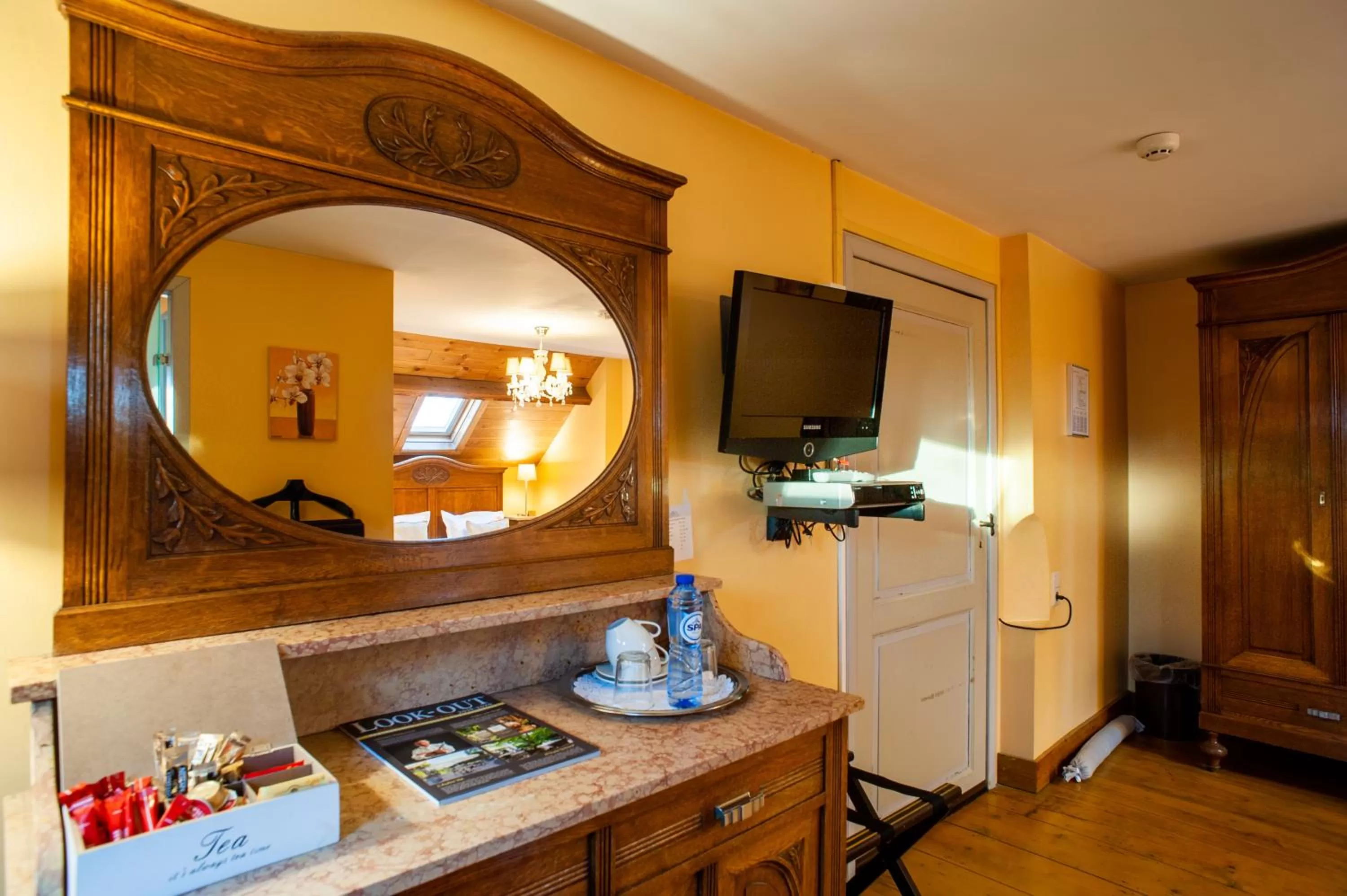 Coffee/tea facilities in Charme Hotel Hancelot