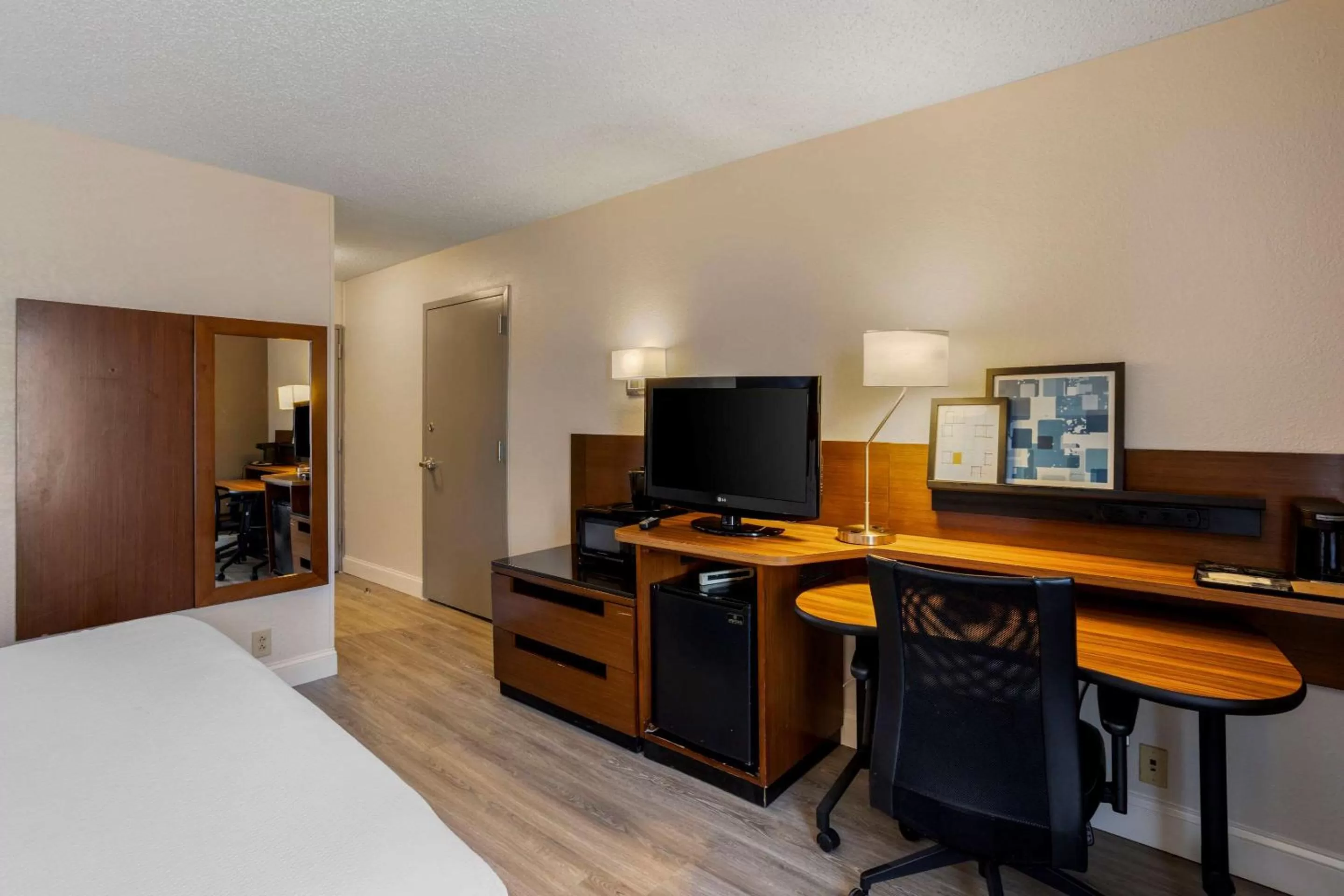 Bedroom, Bed in Comfort Inn & Suites Mt Laurel-Philadelphia