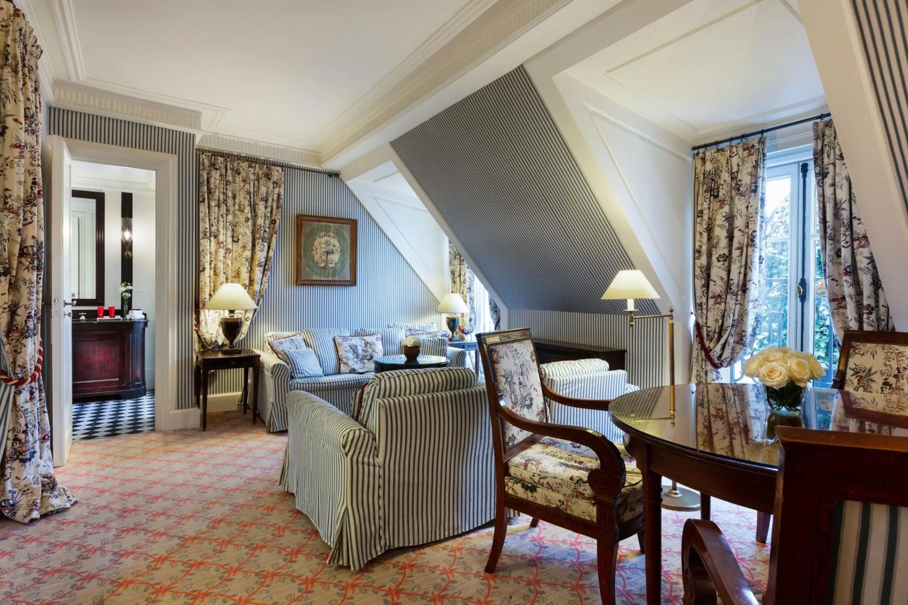 King Suite in Le Dokhan's Paris Arc de Triomphe, a Tribute Portfolio Hotel