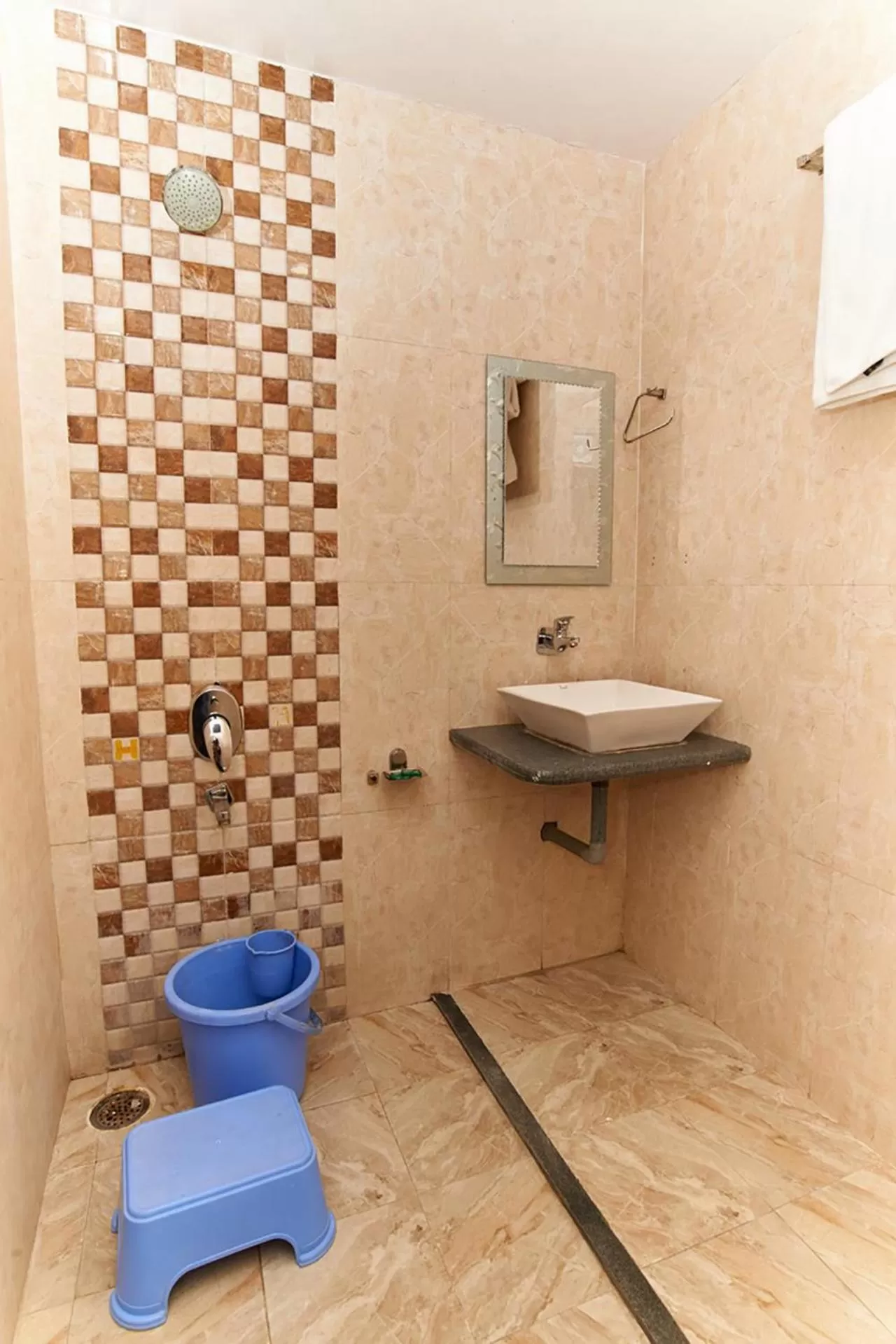 Bathroom in Hotel Sai Bansi