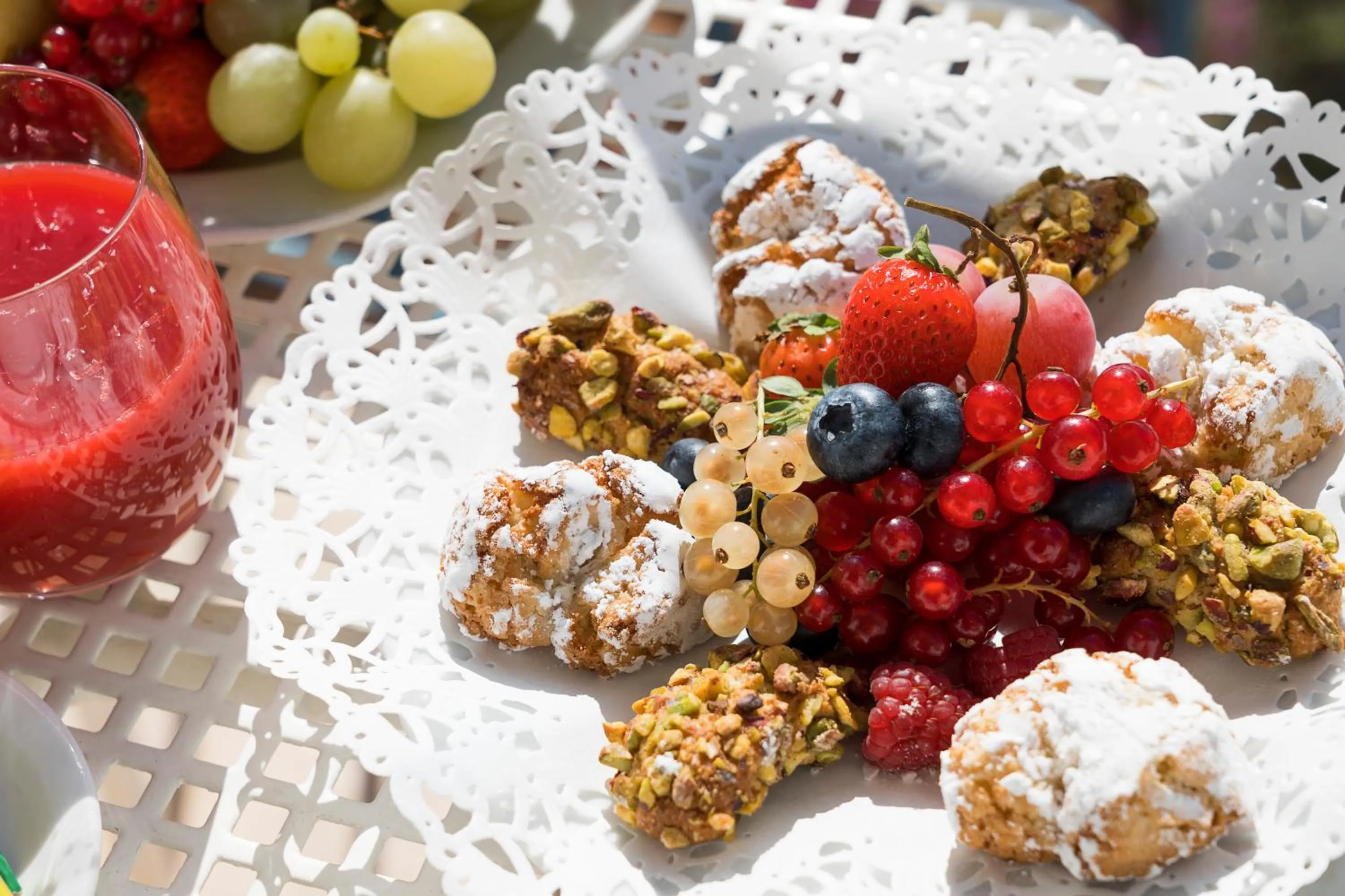 Food and drinks in Sant Alphio Garden Hotel & SPA