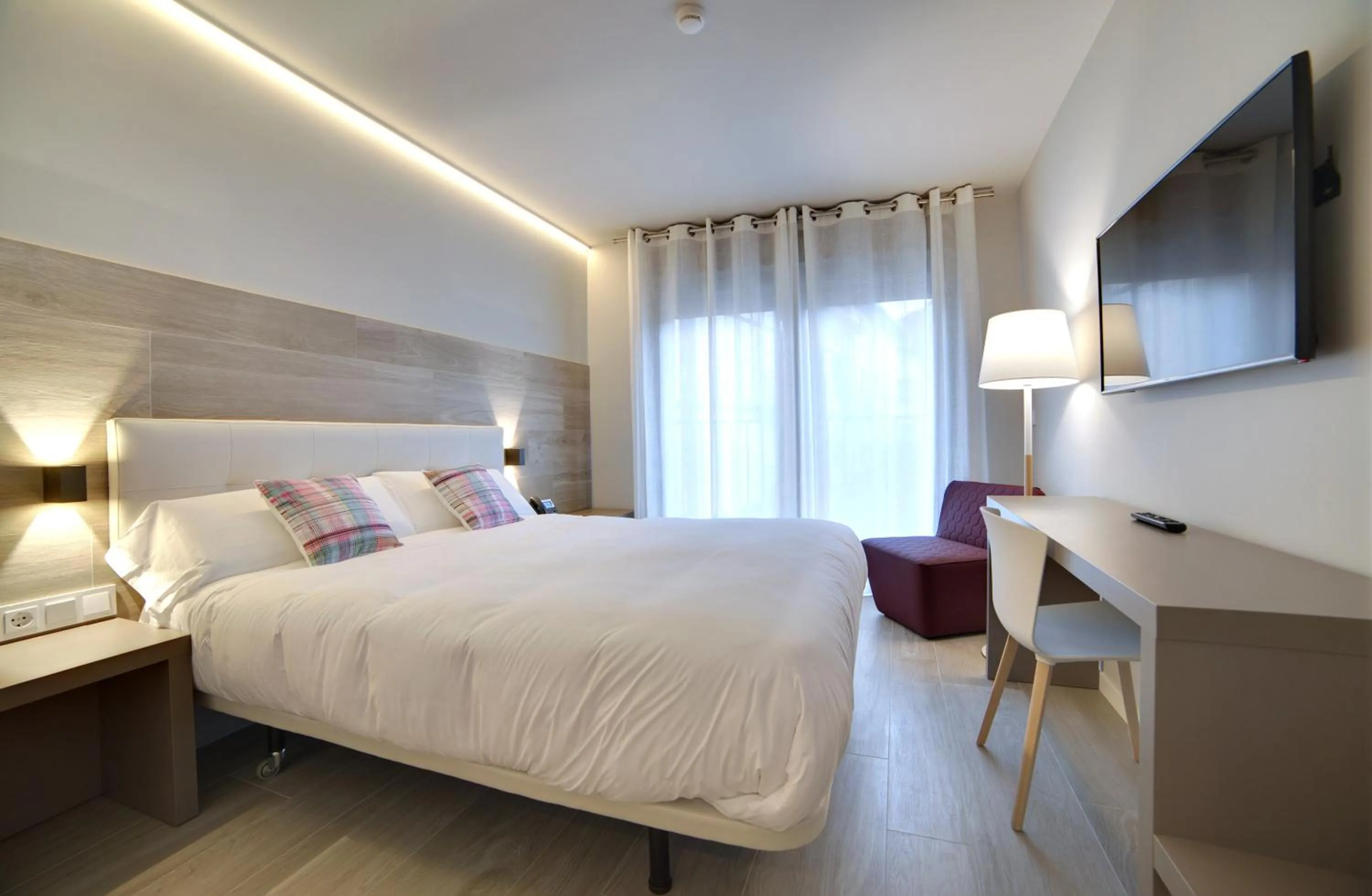 TV and multimedia, Bed in Hotel Lemik