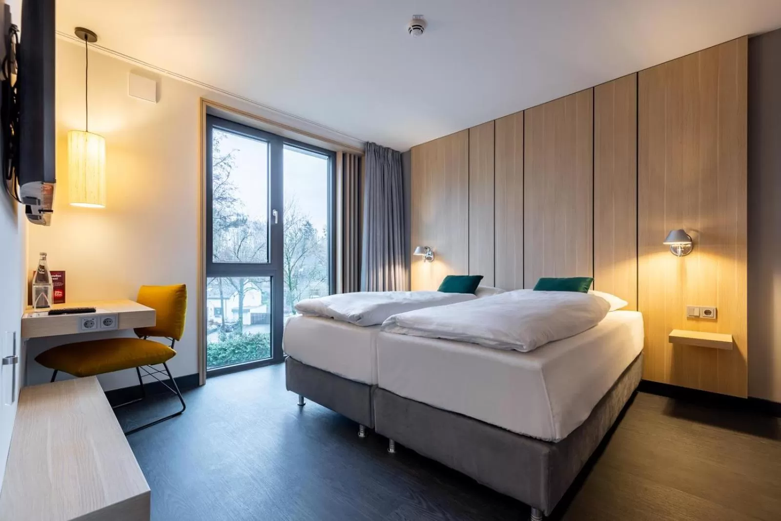 Photo of the whole room, Bed in Serways Hotel Hösel