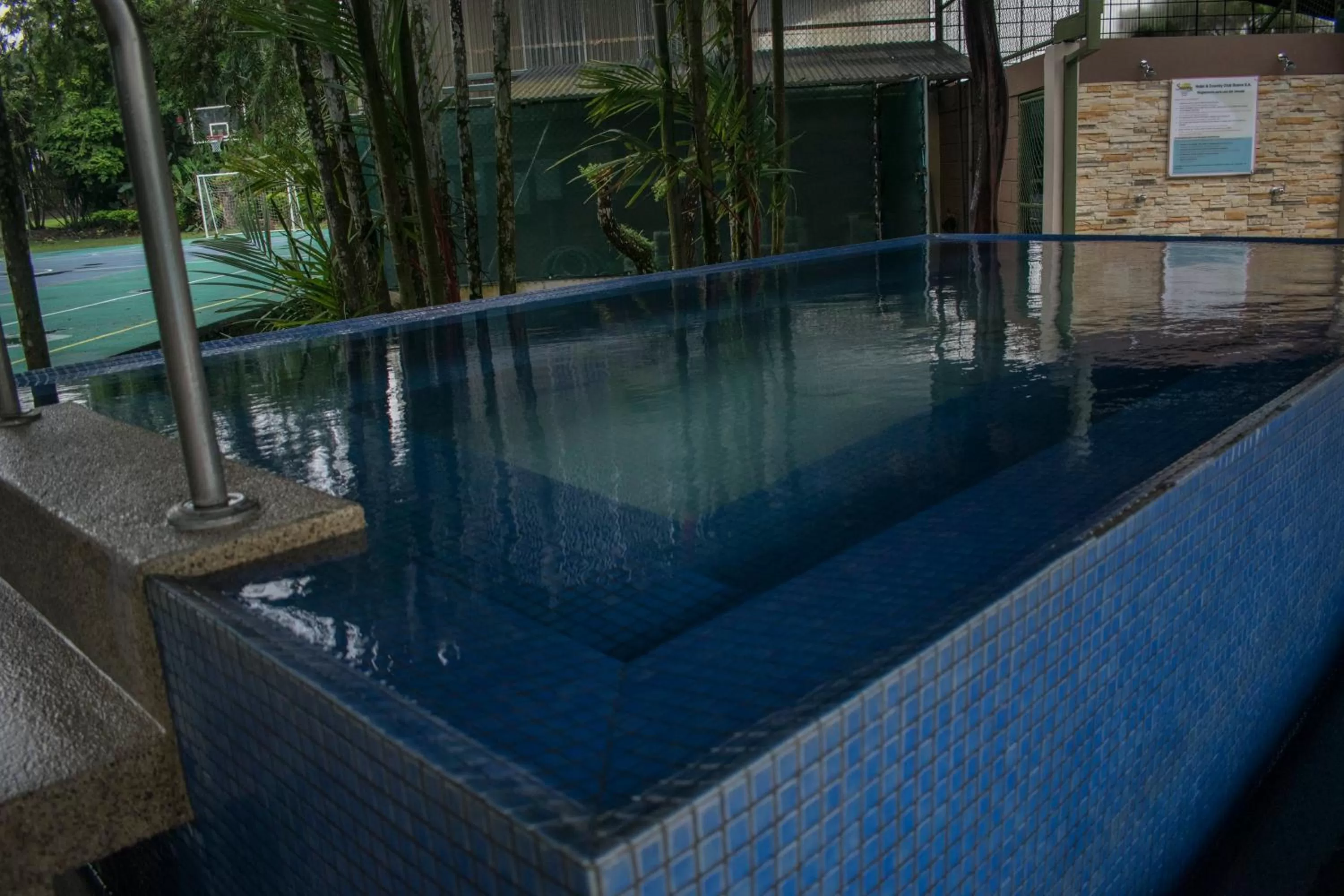 Swimming pool in Hotel Suerre