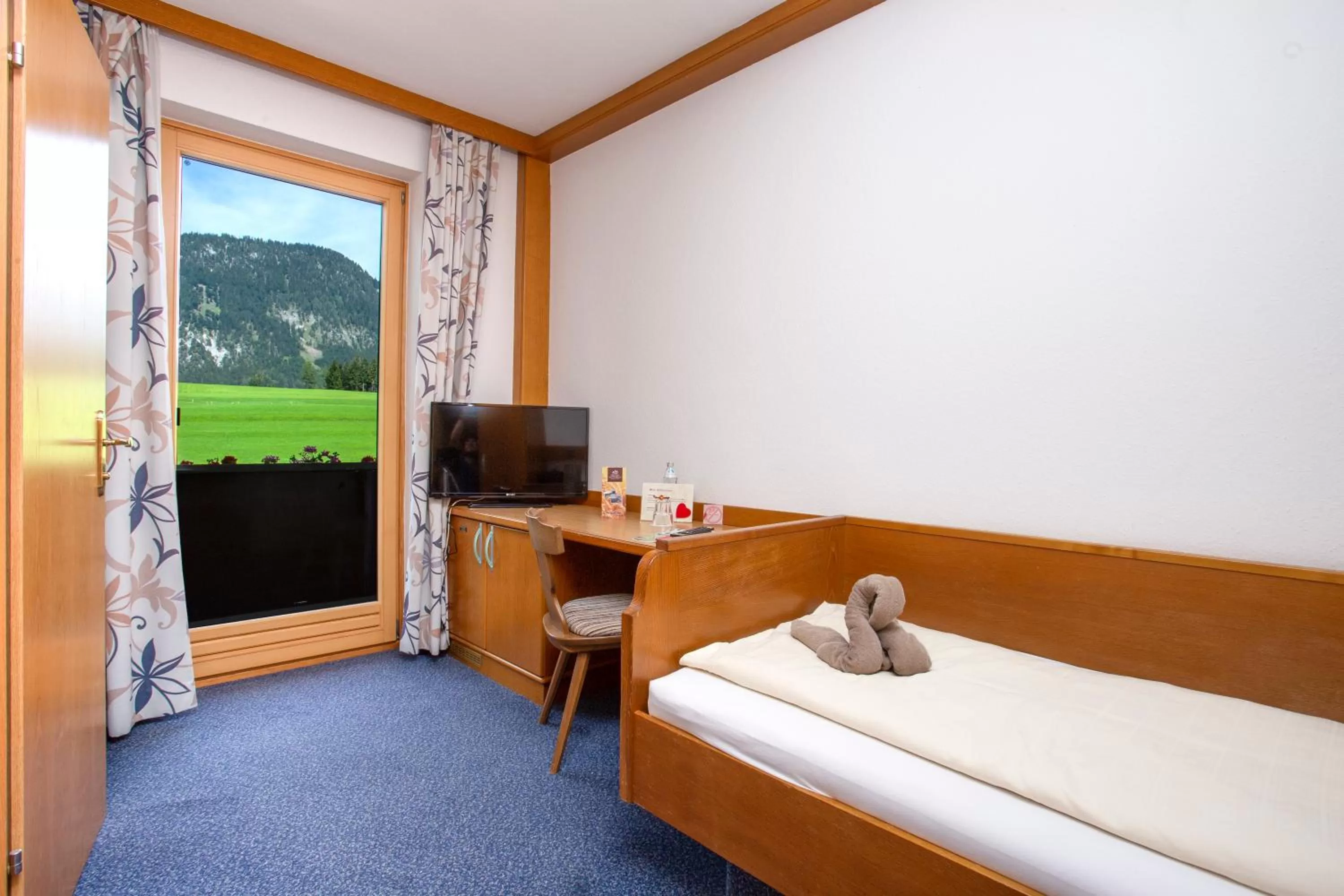 Photo of the whole room, Bed in Berghof Mitterberg