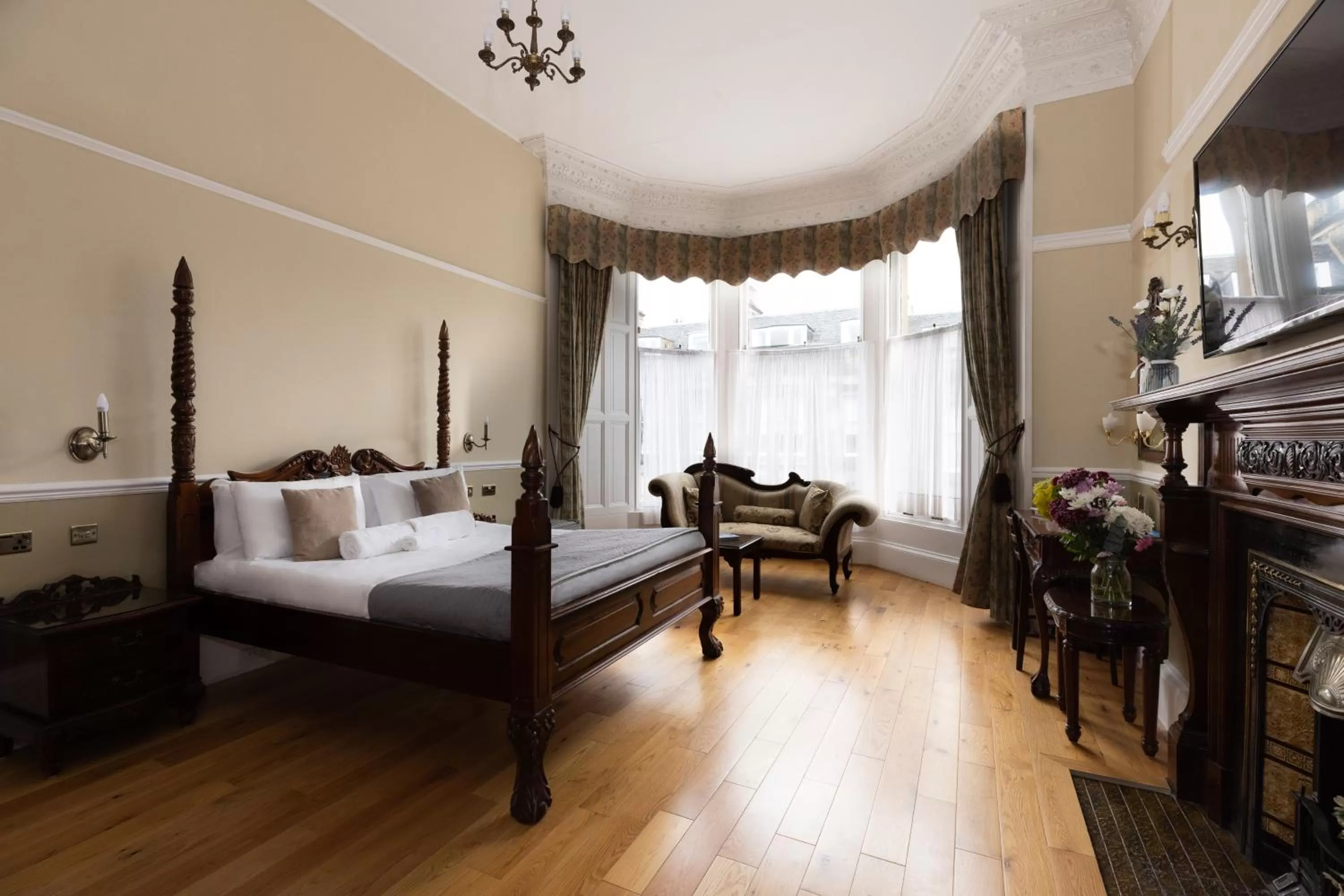 Bedroom, Bed in The Haymarket Hotel