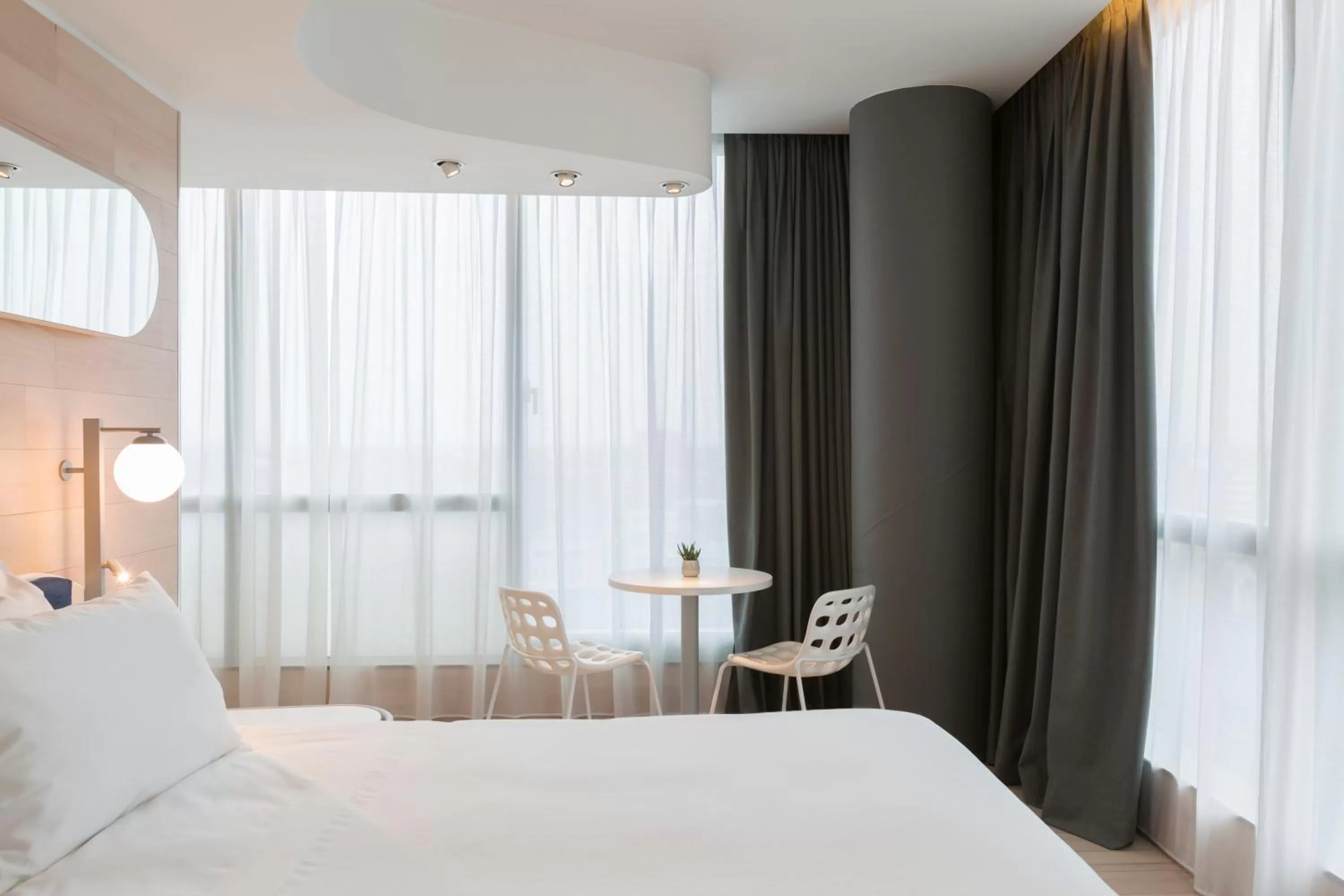 Photo of the whole room, Bed in voco Milan-Fiere by IHG