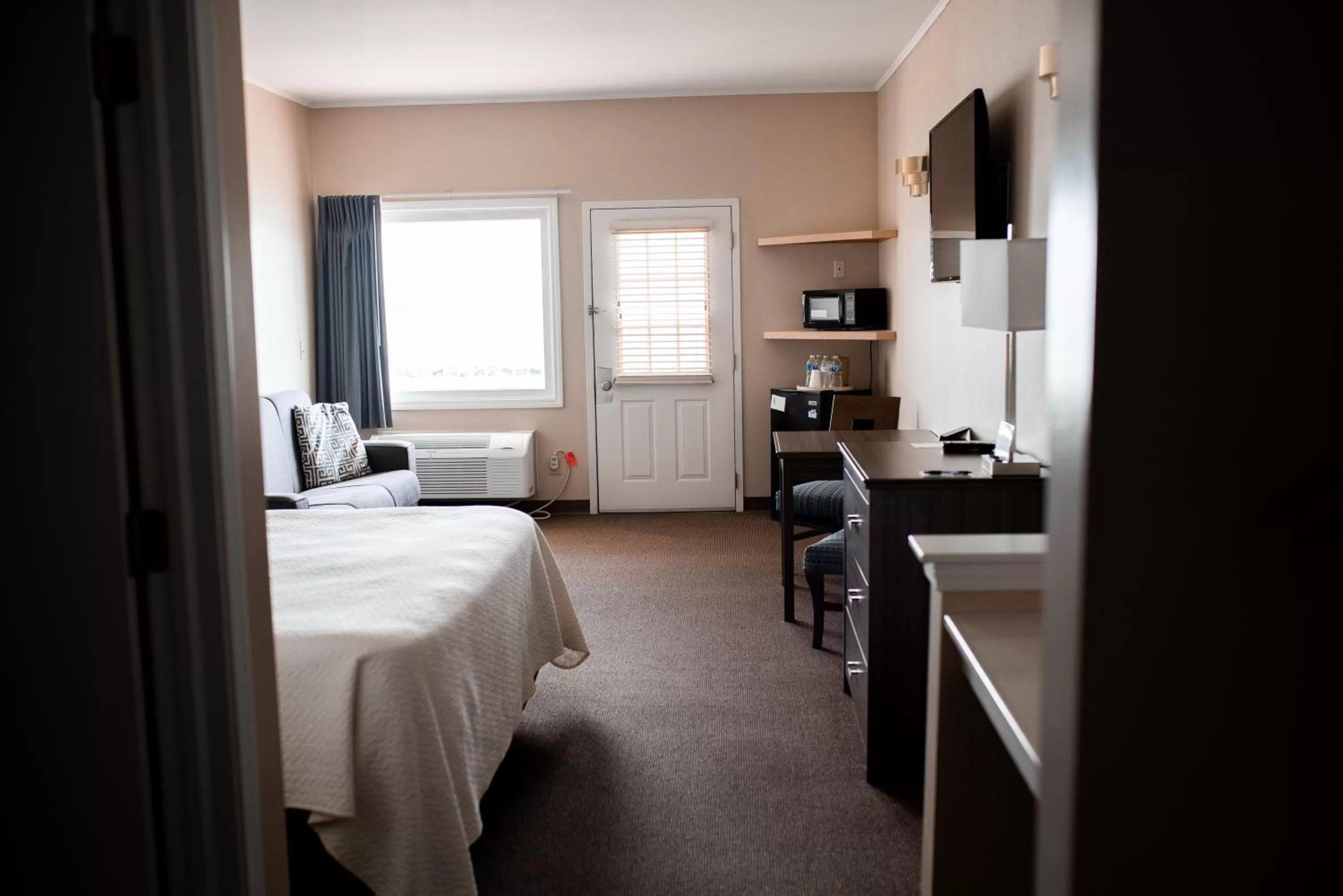 Bedroom, Bed in West Bank Inn