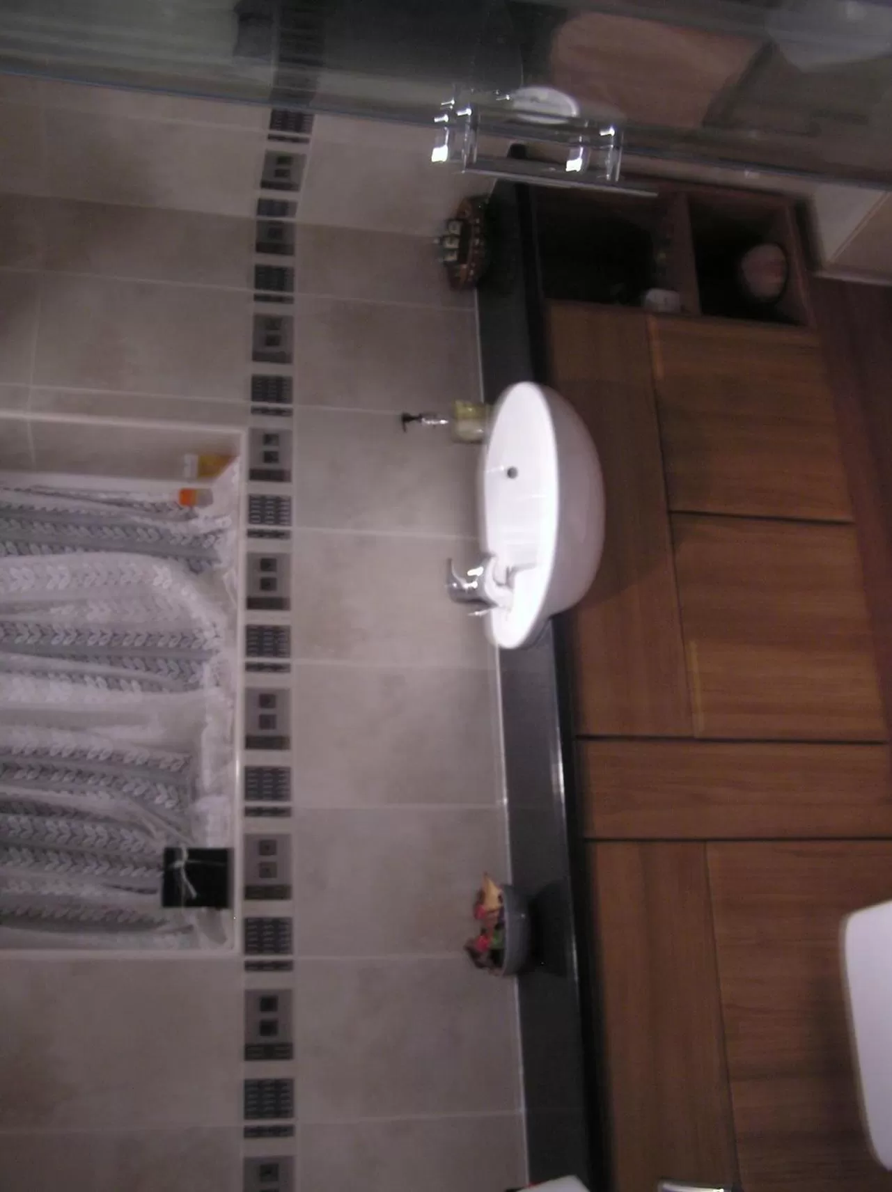 Bathroom in Chimneys B&B