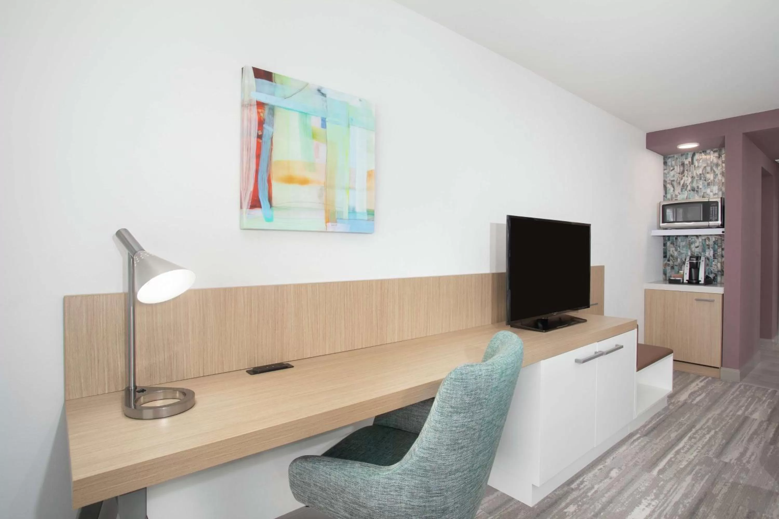 Bedroom in Hilton Garden Inn Omaha Aksarben Village