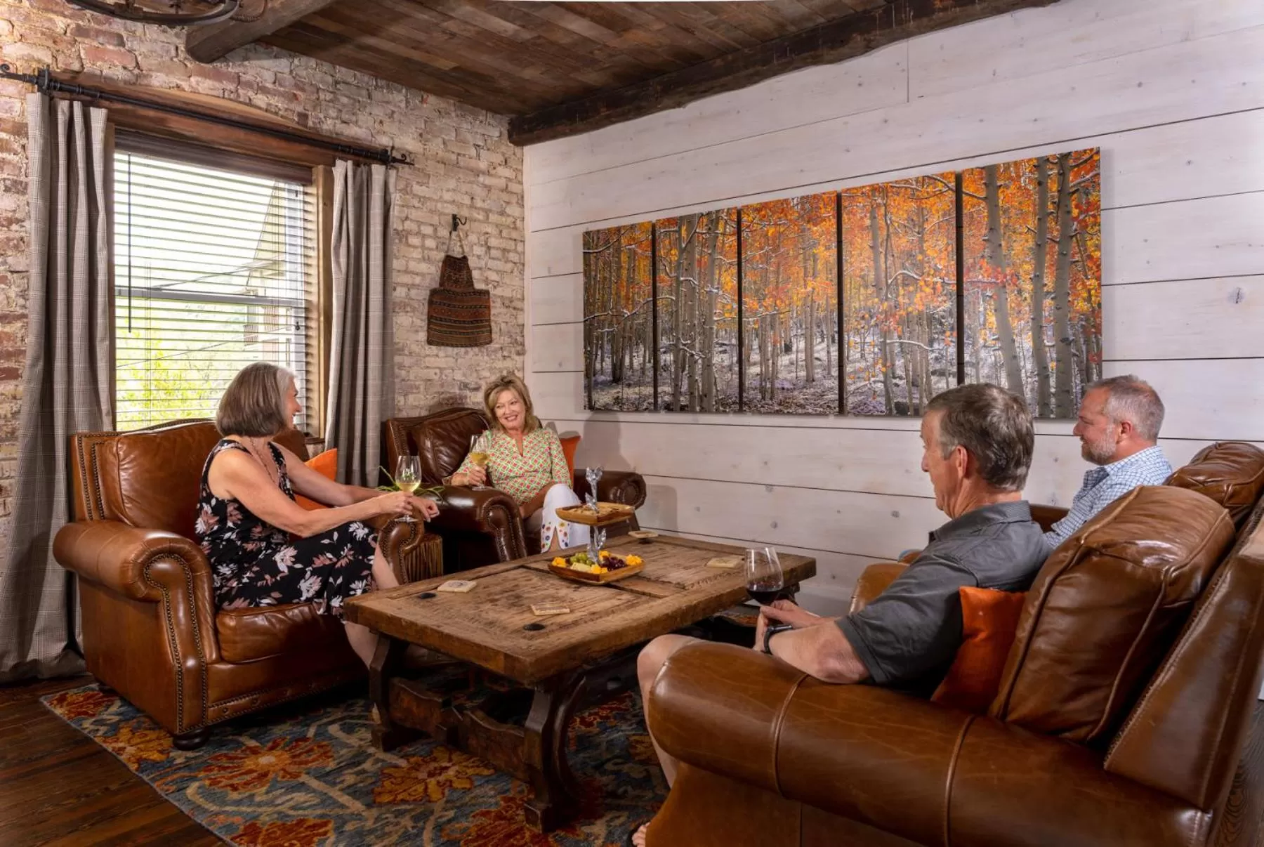 Lounge or bar in The White Birch Inn