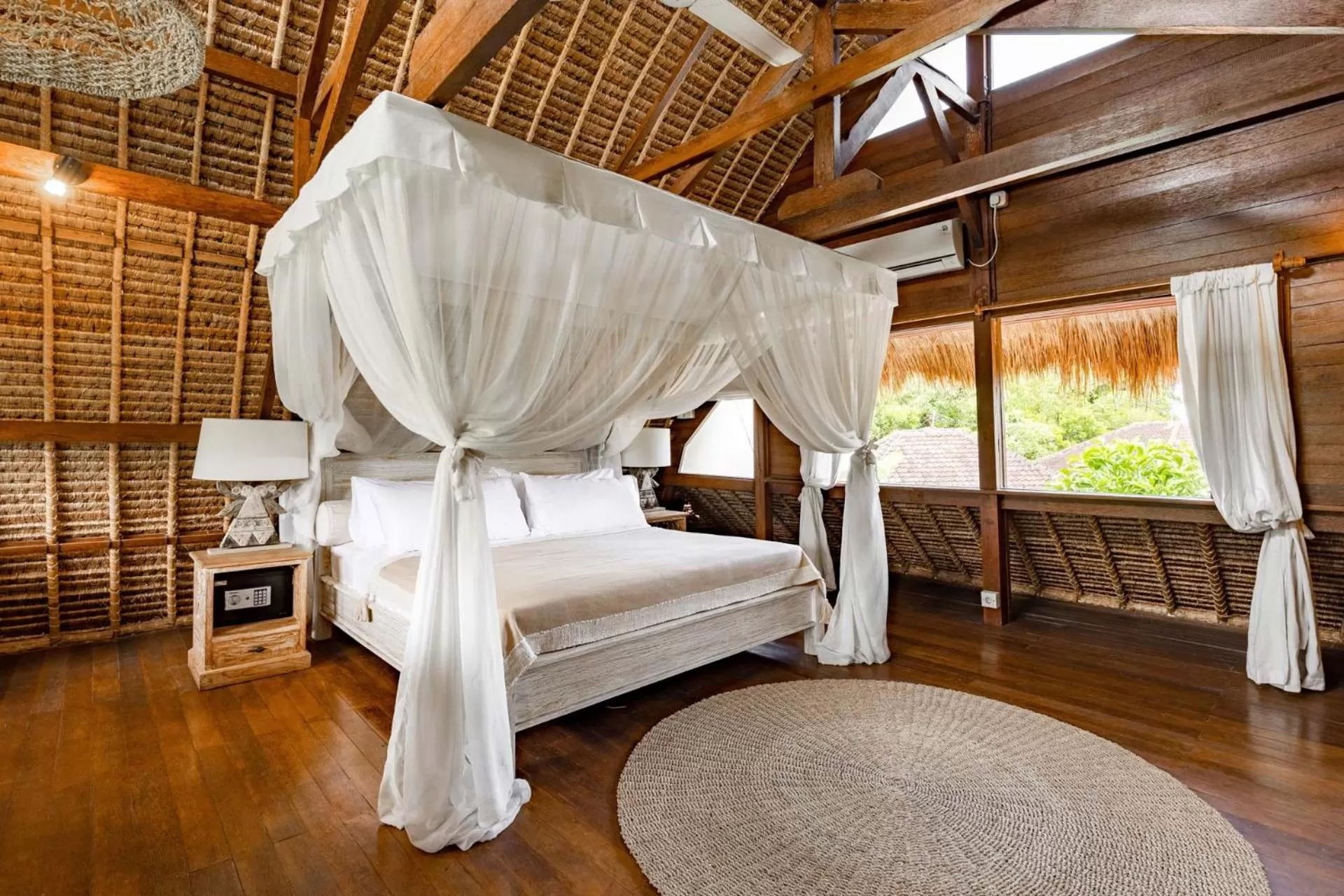 Bed in Tigerlillys Boutique Hotel