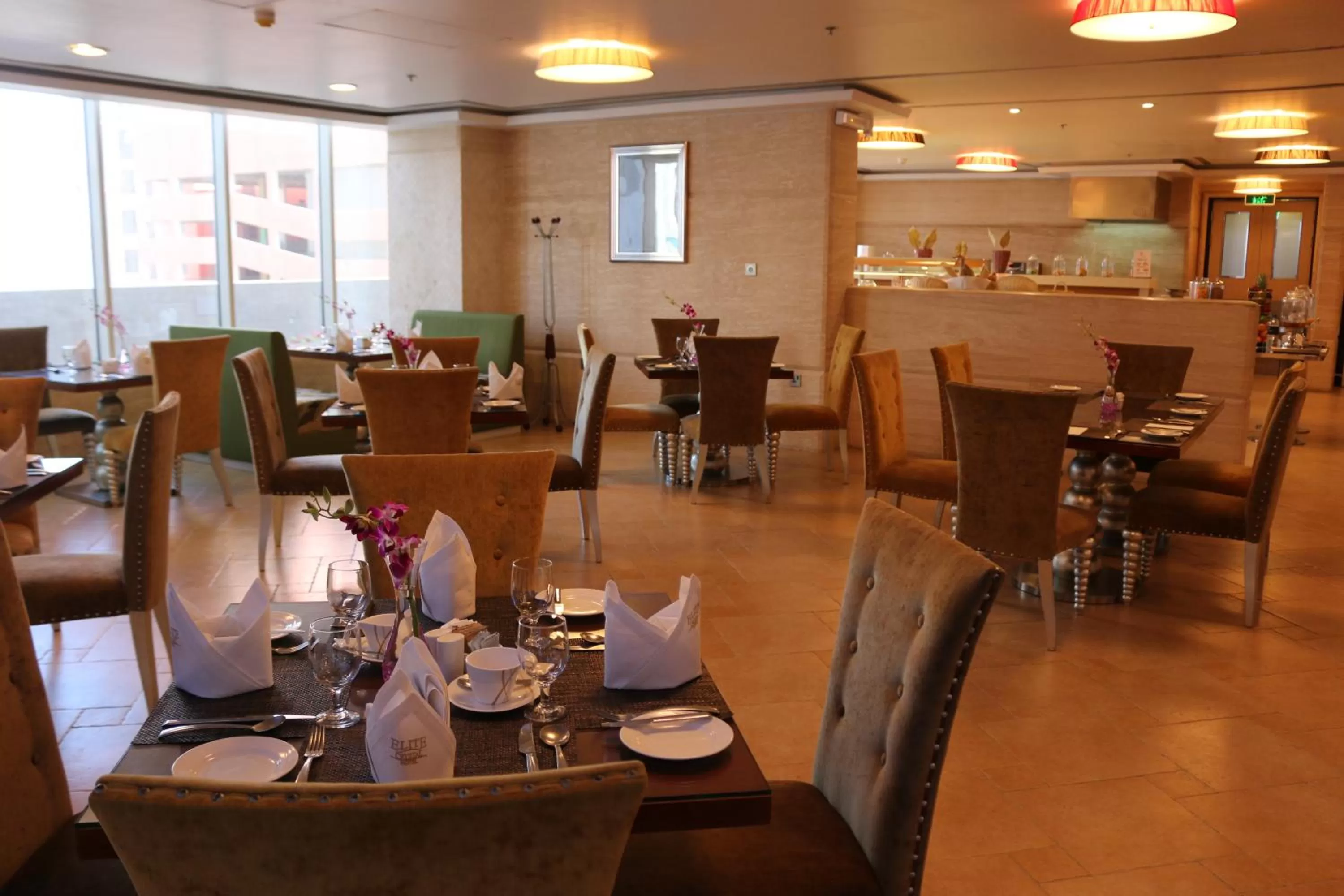 Restaurant/places to eat in Elite Crystal Hotel