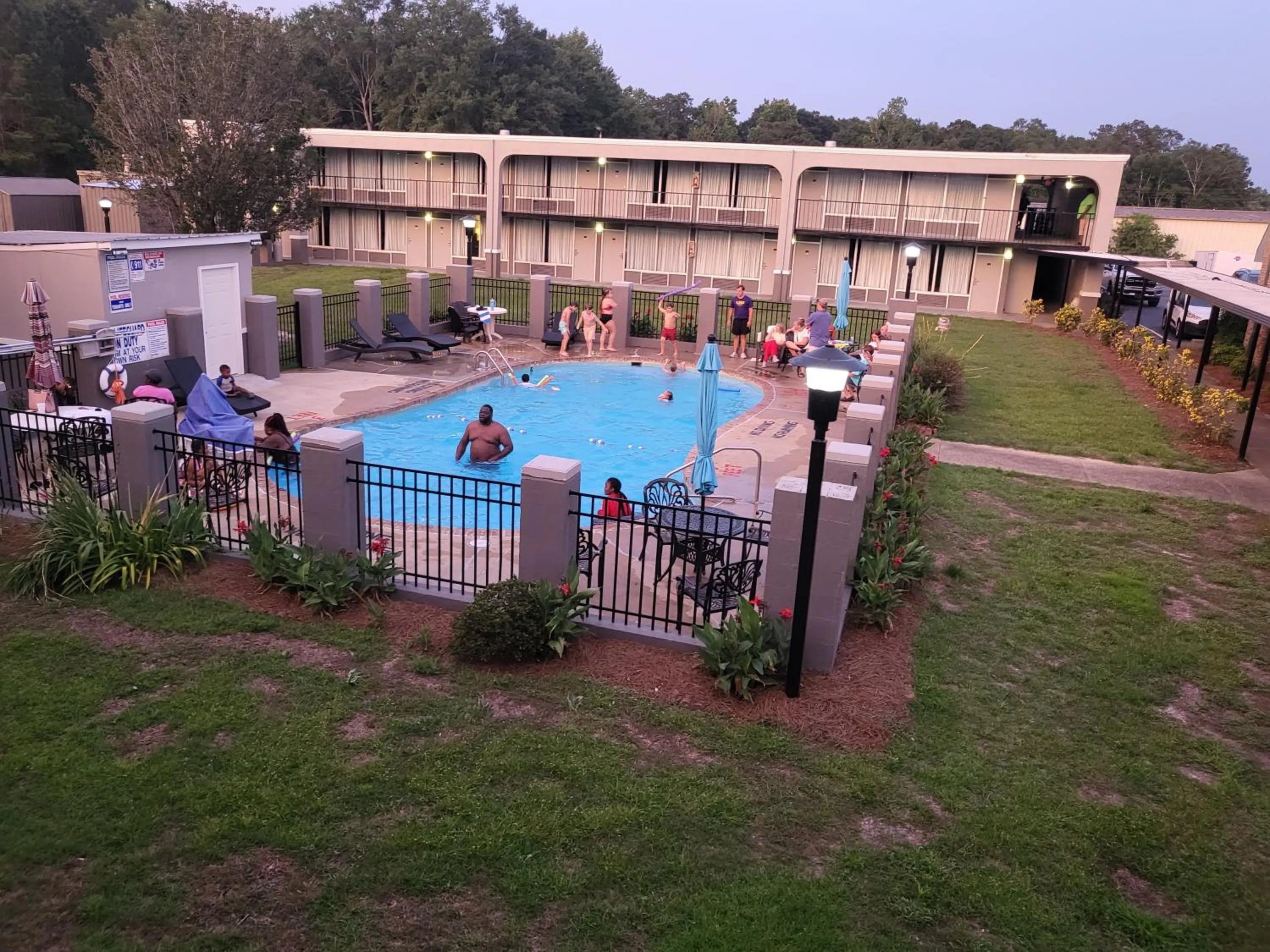 Swimming pool in Econolodge