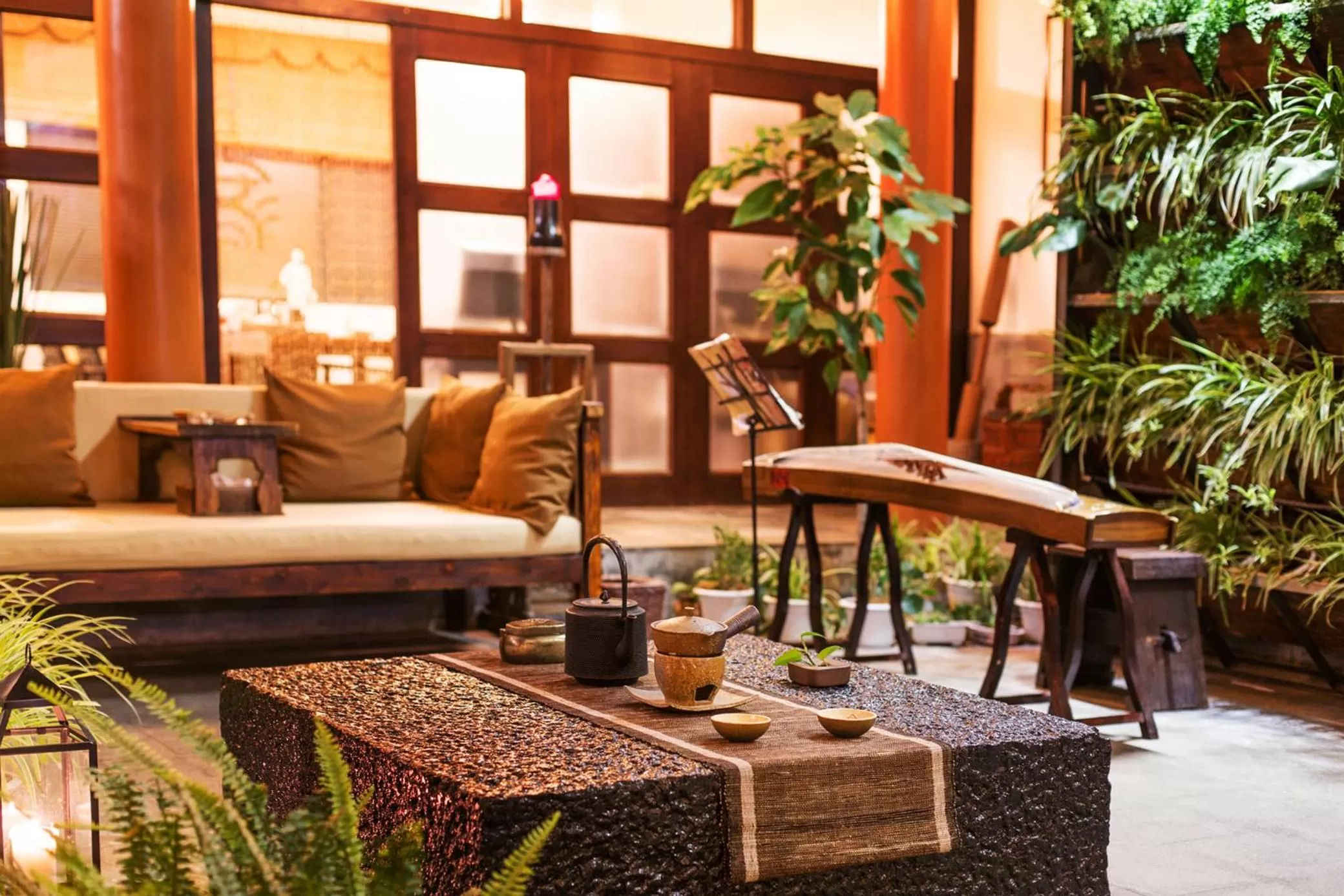 Seating area in Dali Yanyuan Mountain Retreat