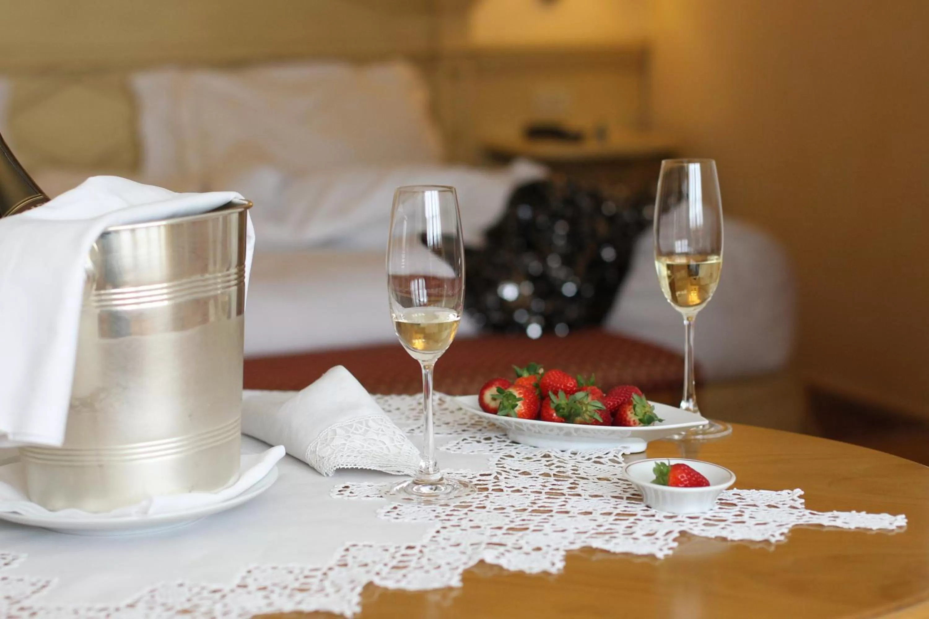 Bedroom, Bed in Alpen Suite Hotel