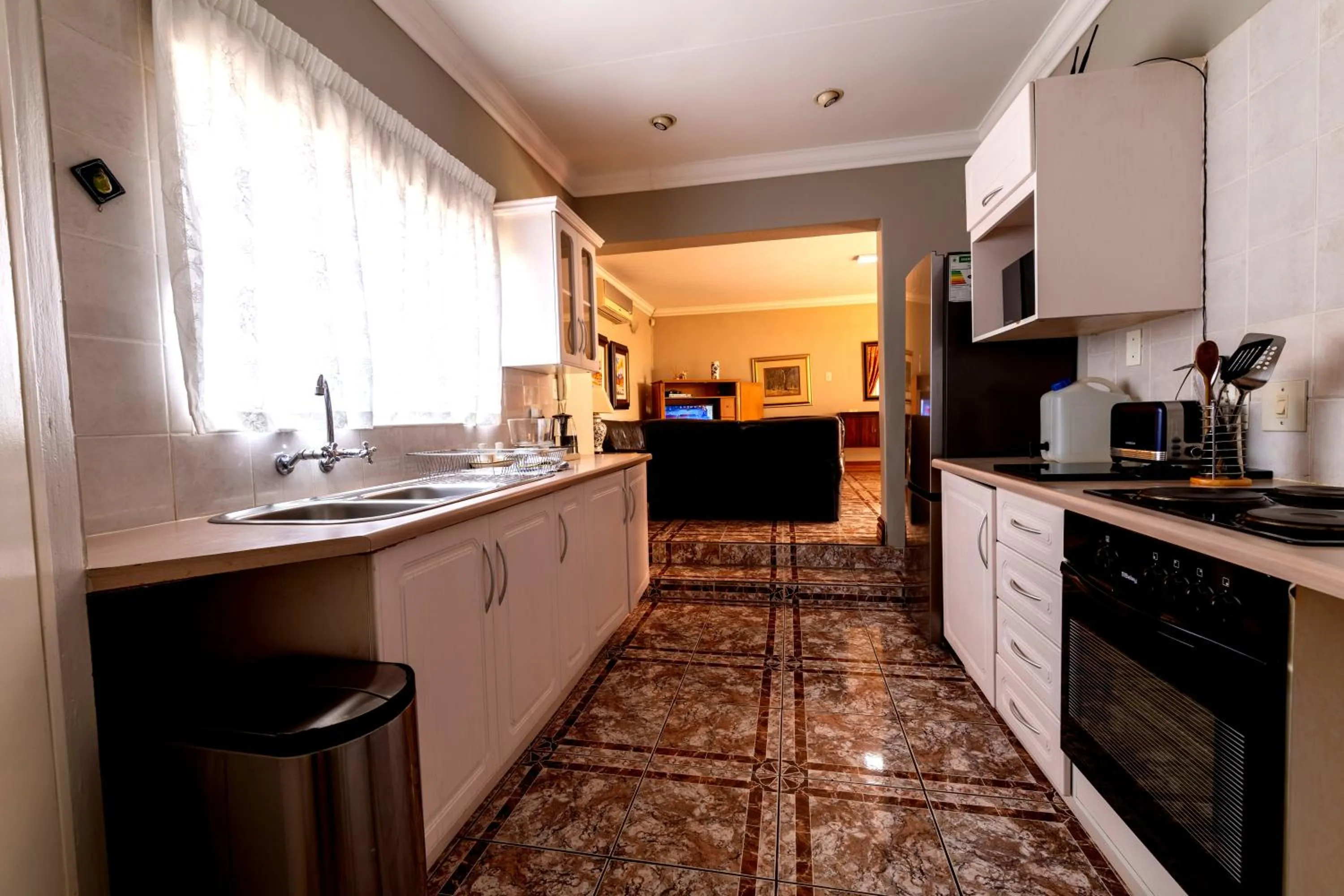 kitchen in Royal Ridge Guesthouse