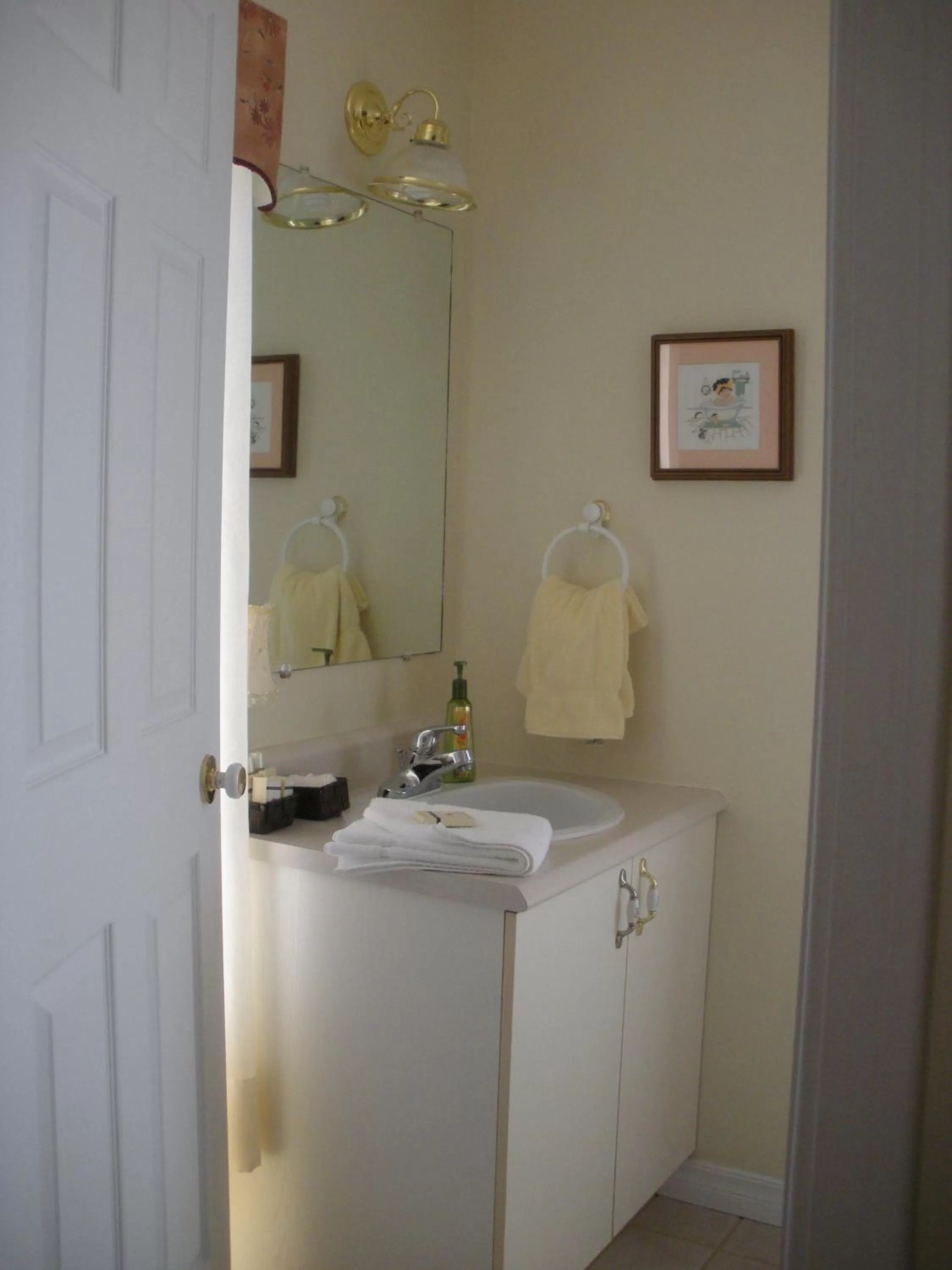 Bathroom in Côté's Bed & Breakfast