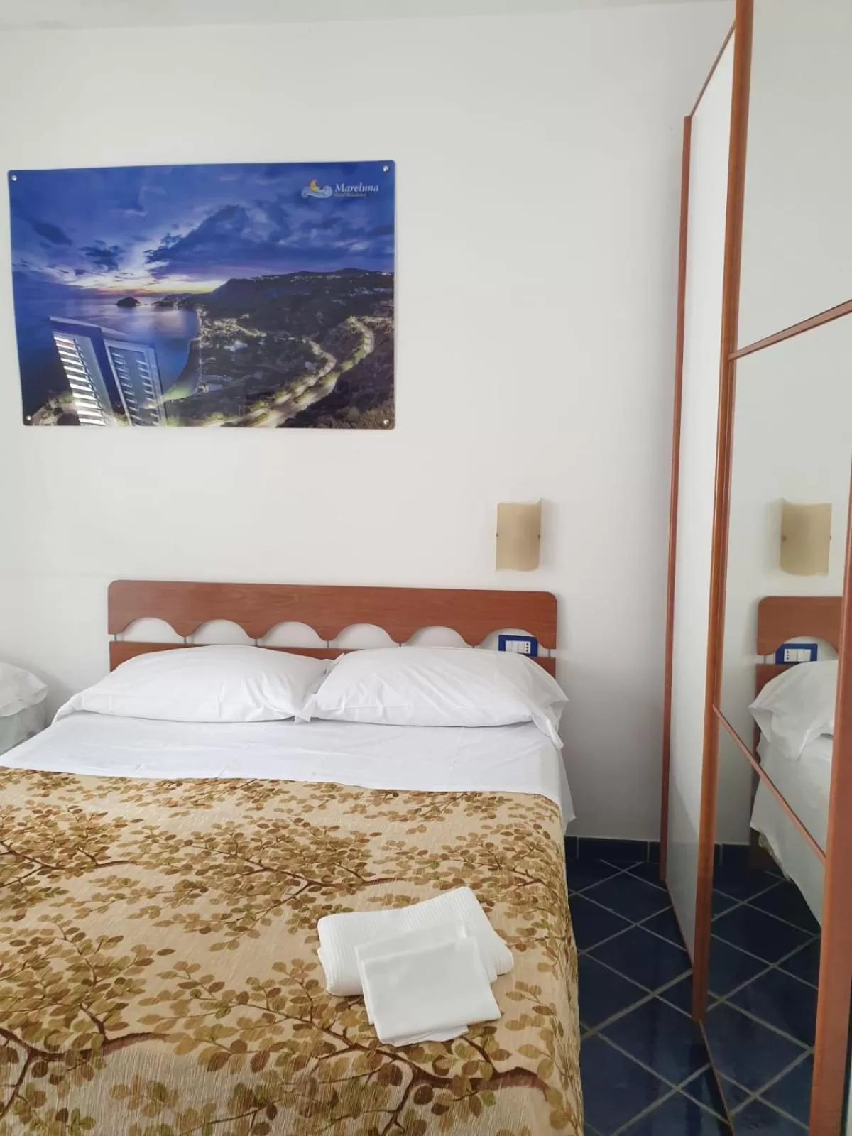 Bedroom, Bed in Hotel Mareluna Ischia