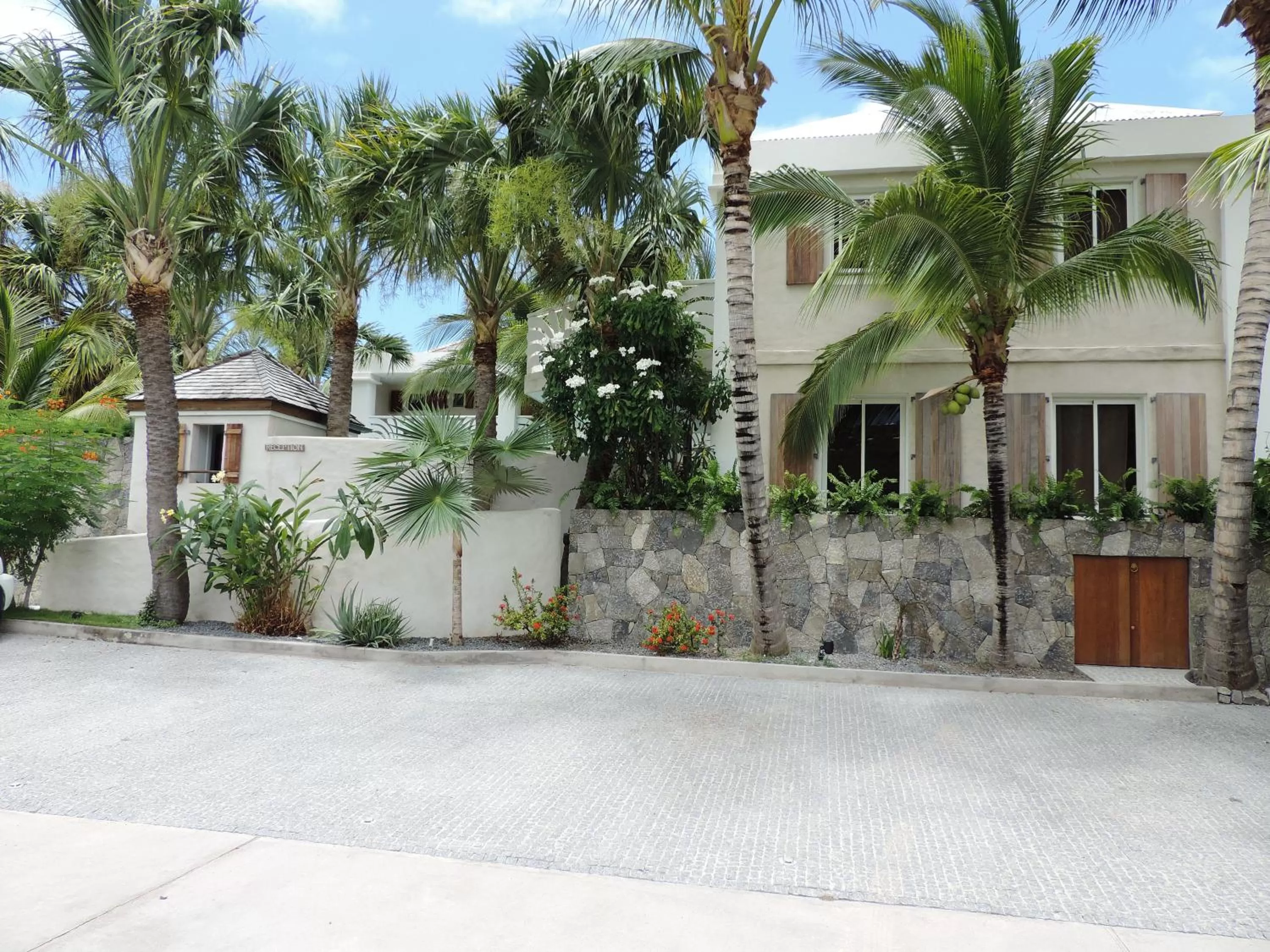 Facade/entrance, Property Building in Hotel Les Ondines Sur La Plage