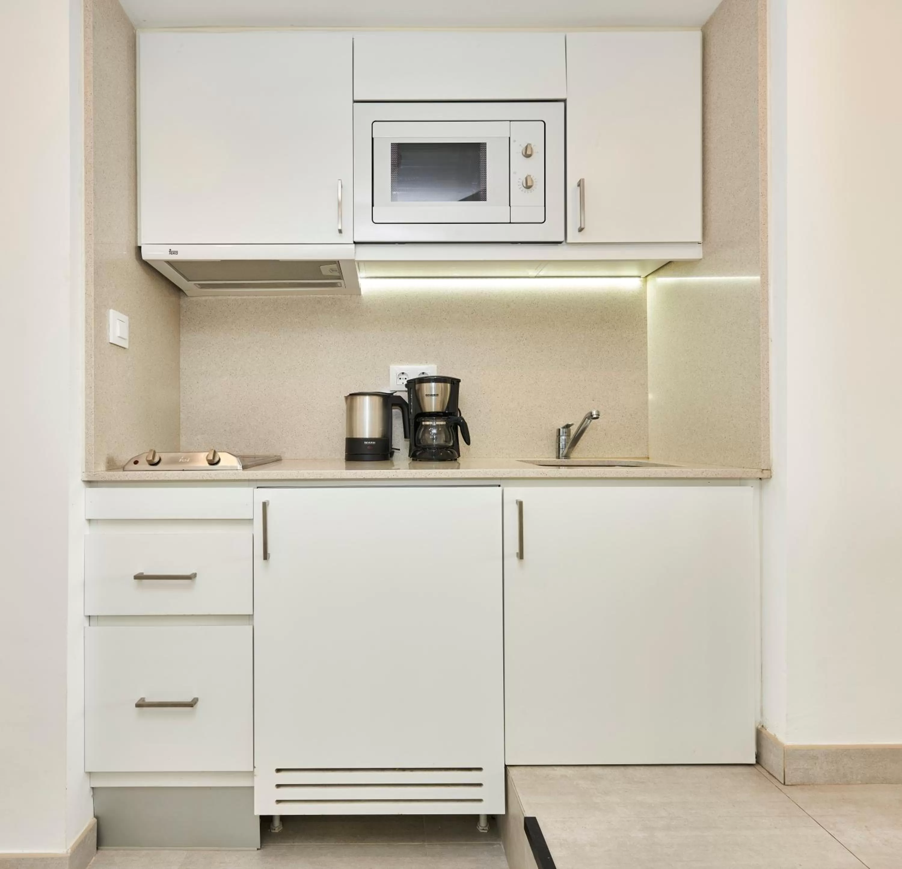 Coffee/tea facilities in Hoposa Hotel & Apartaments VillaConcha