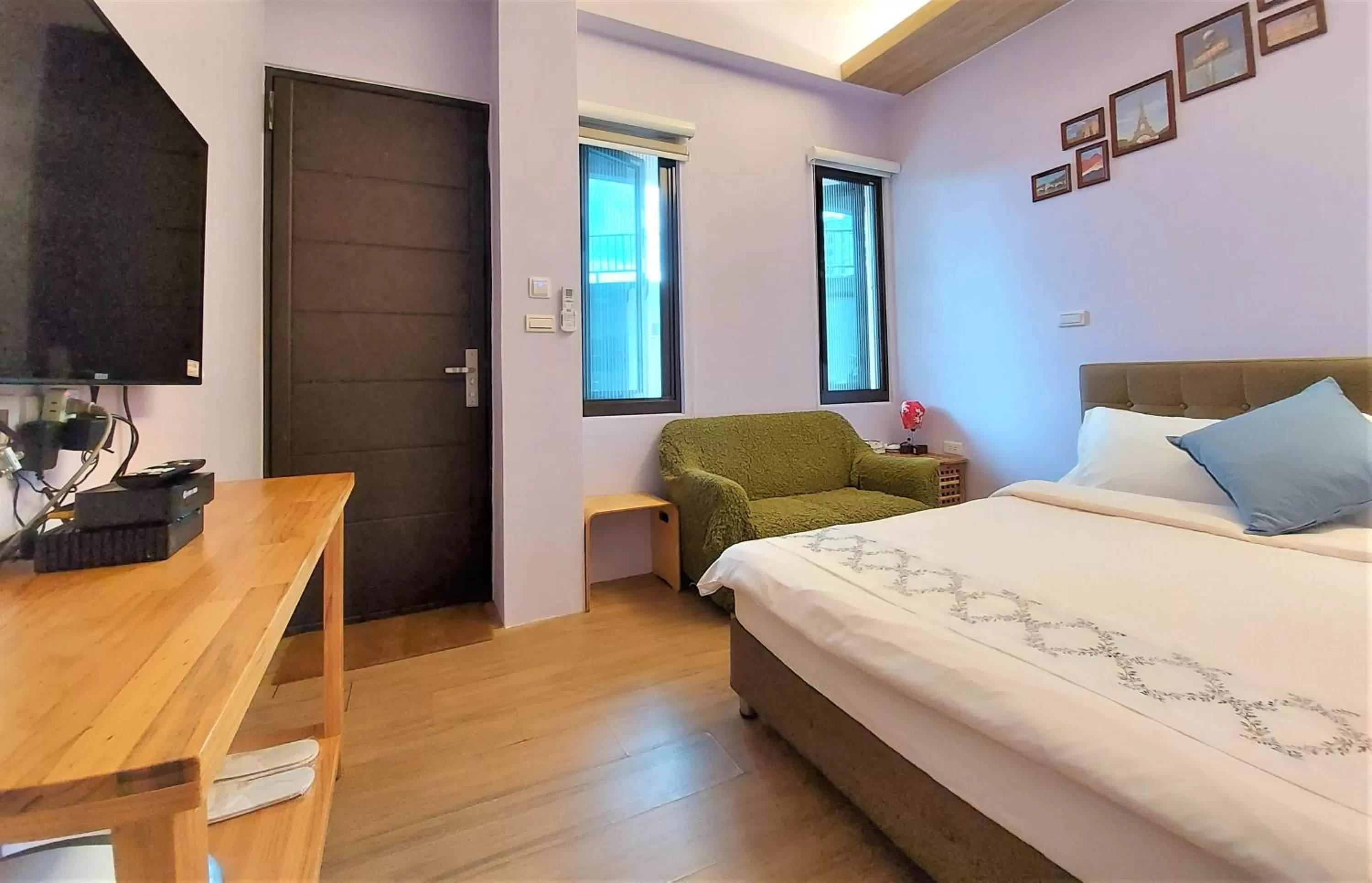 Photo of the whole room, Bed in Dosun B&B