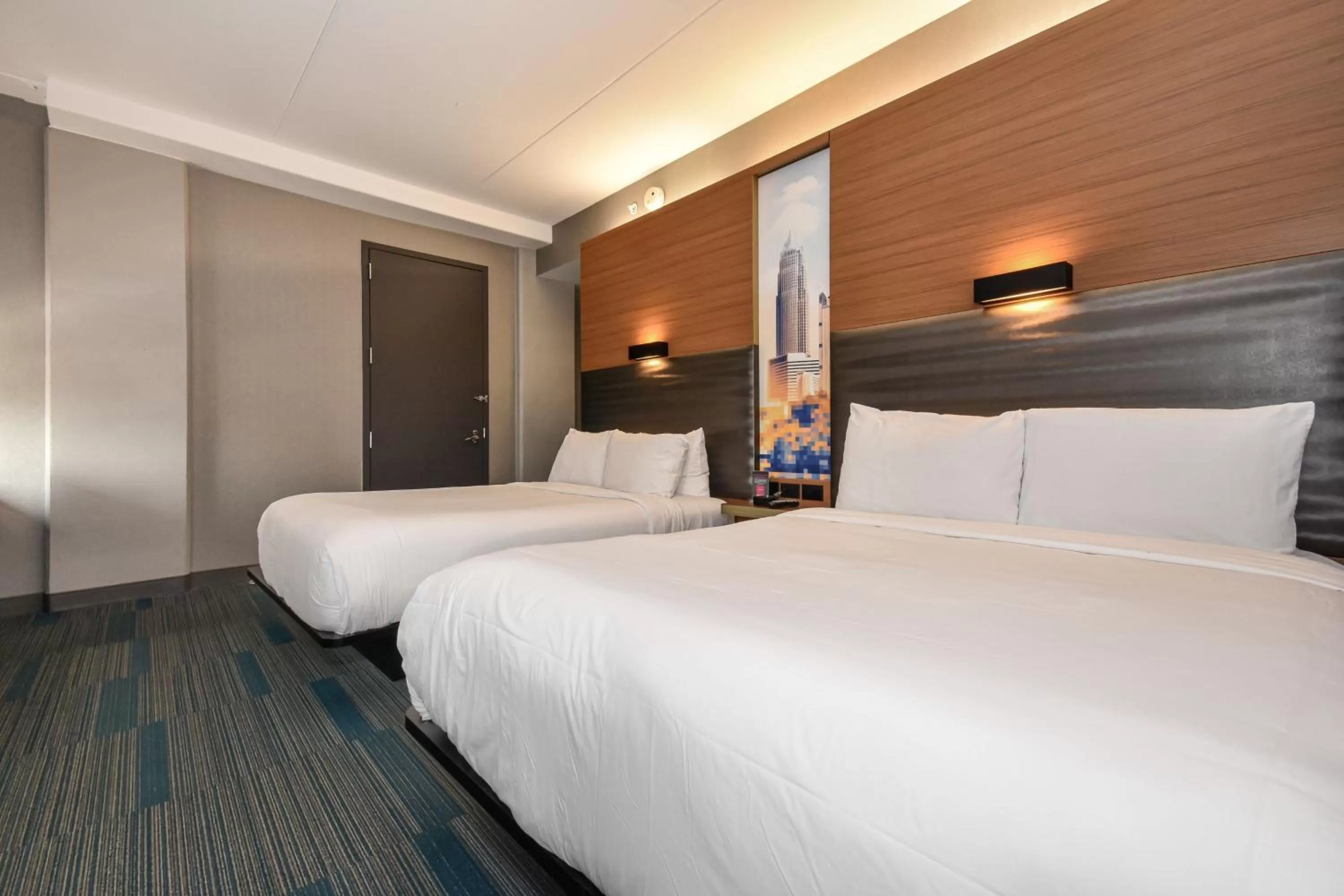 Photo of the whole room, Bed in Aloft Charlotte City Center