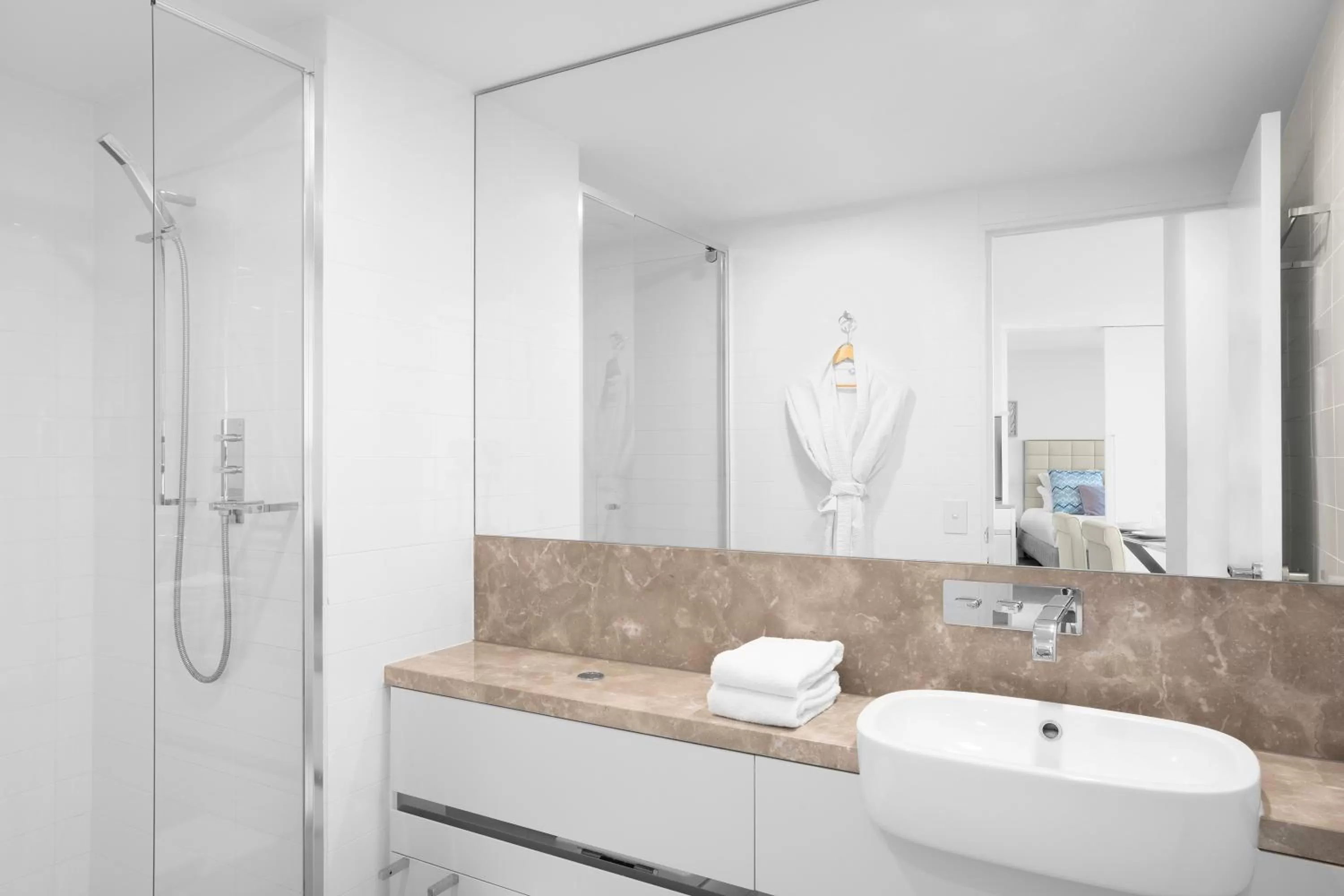 Shower in Peppers Soul Surfers Paradise