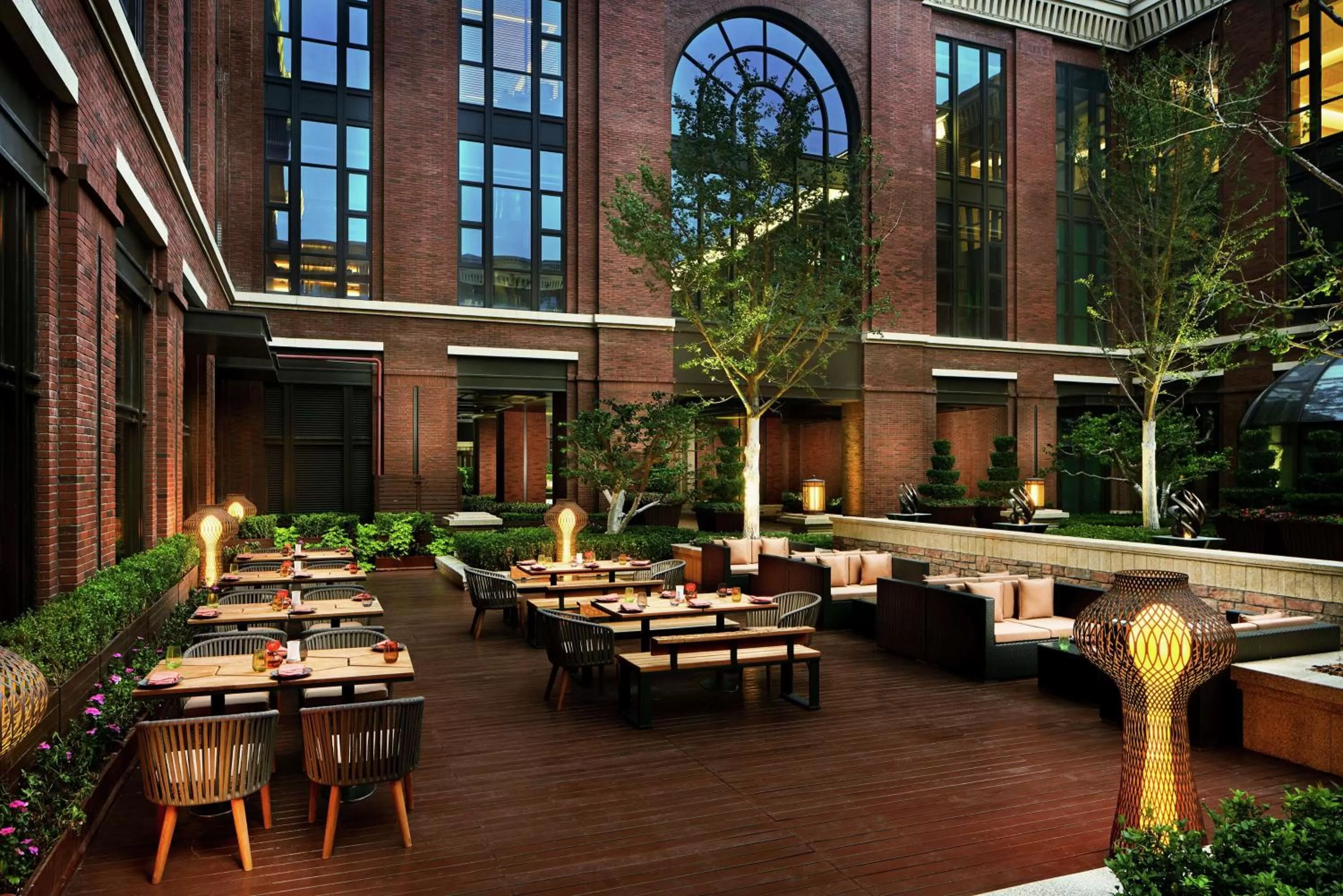 Dining area in Conrad Tianjin