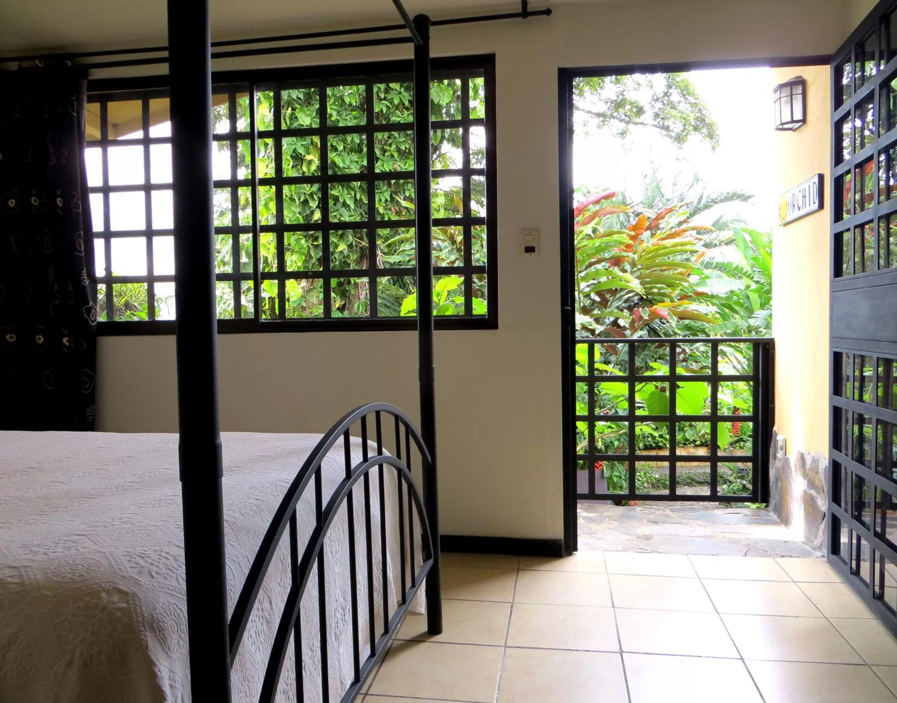 Garden view, Bed in Pura Vida Hotel