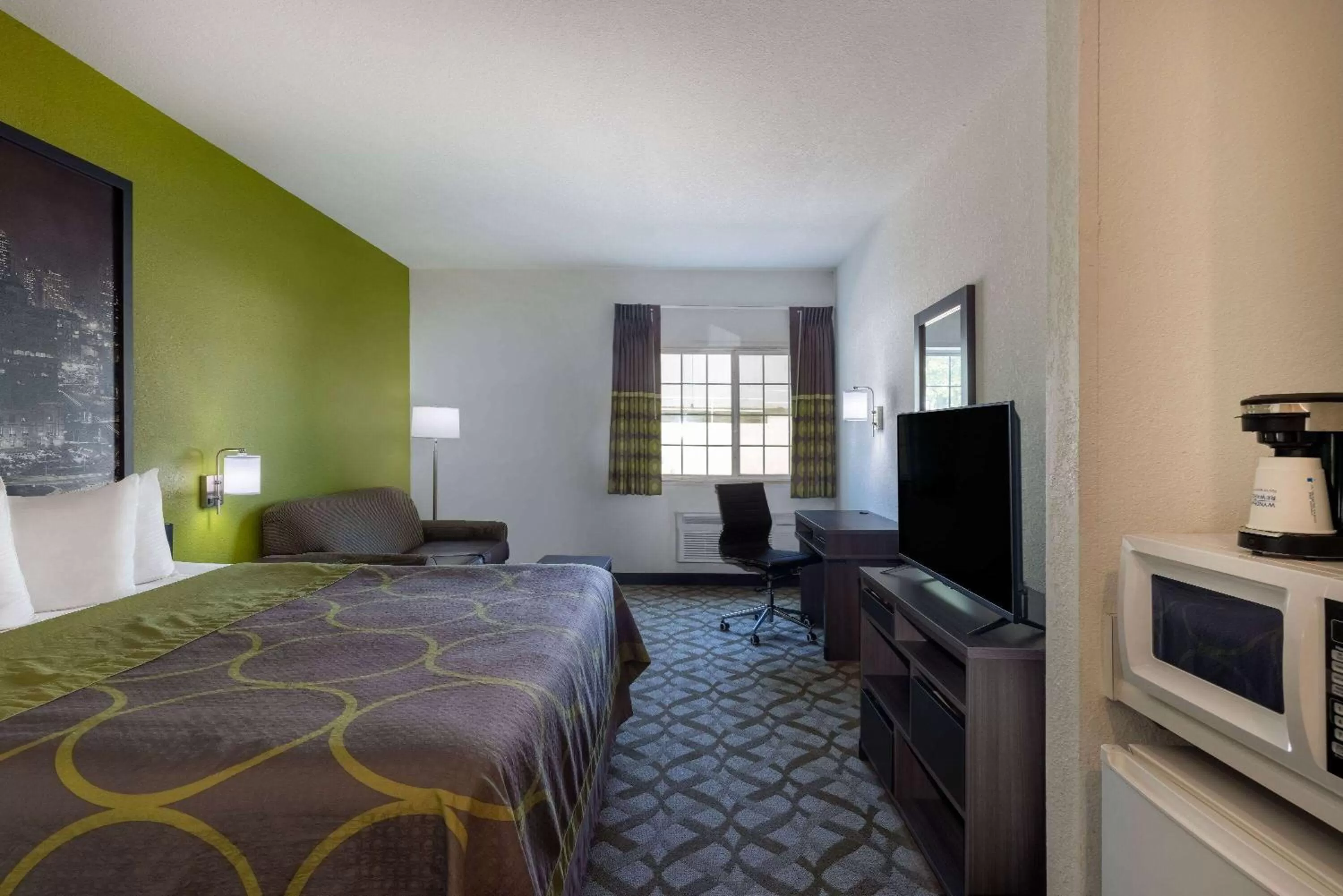 Photo of the whole room, Bed in Super 8 by Wyndham De Soto