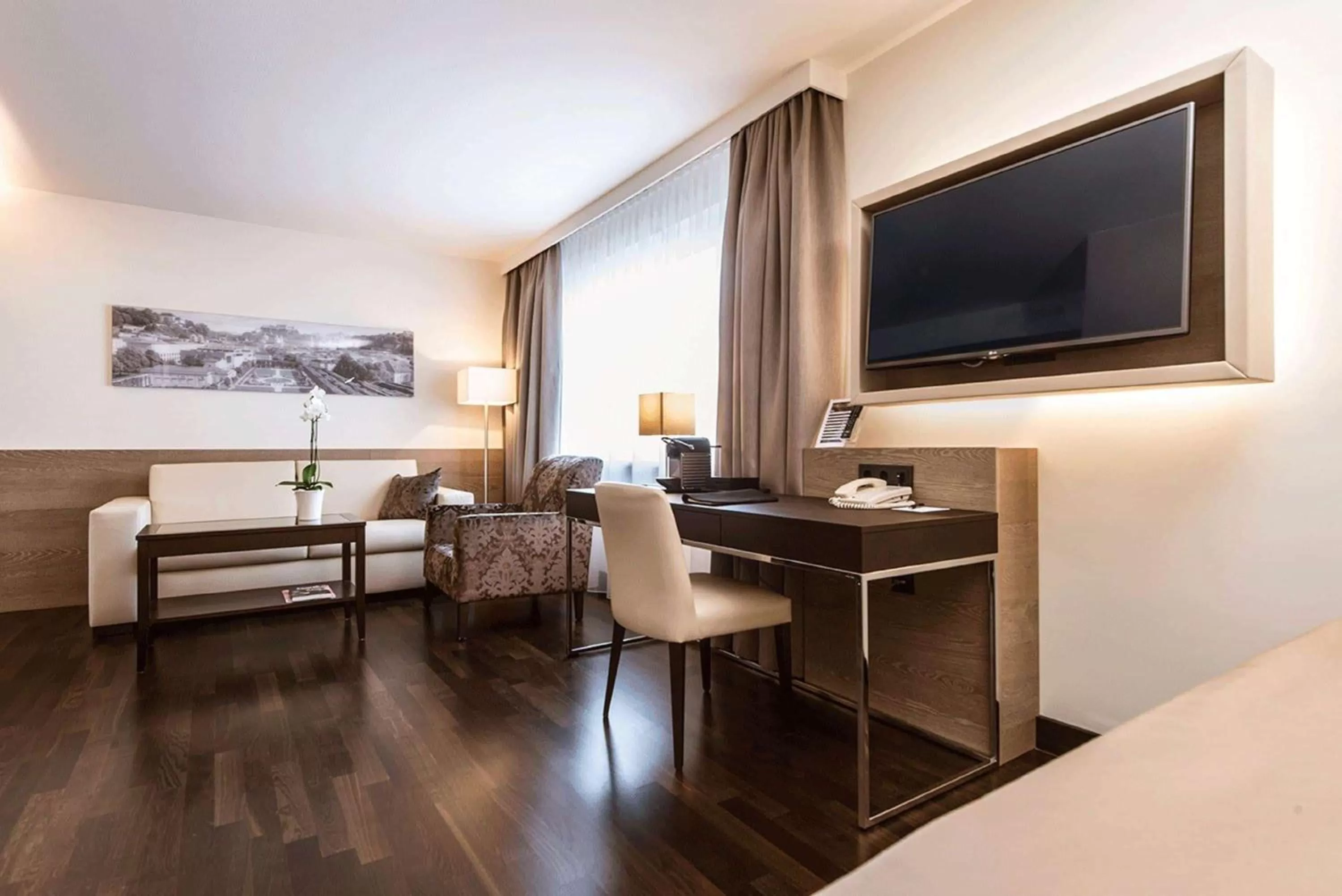 Photo of the whole room, Bed in Wyndham Grand Salzburg Conference Centre