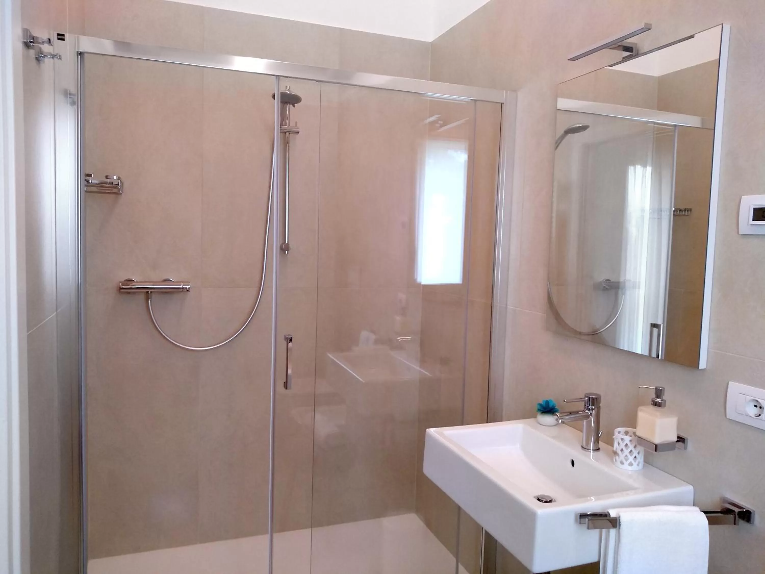 Shower in Le Mandragole B&B