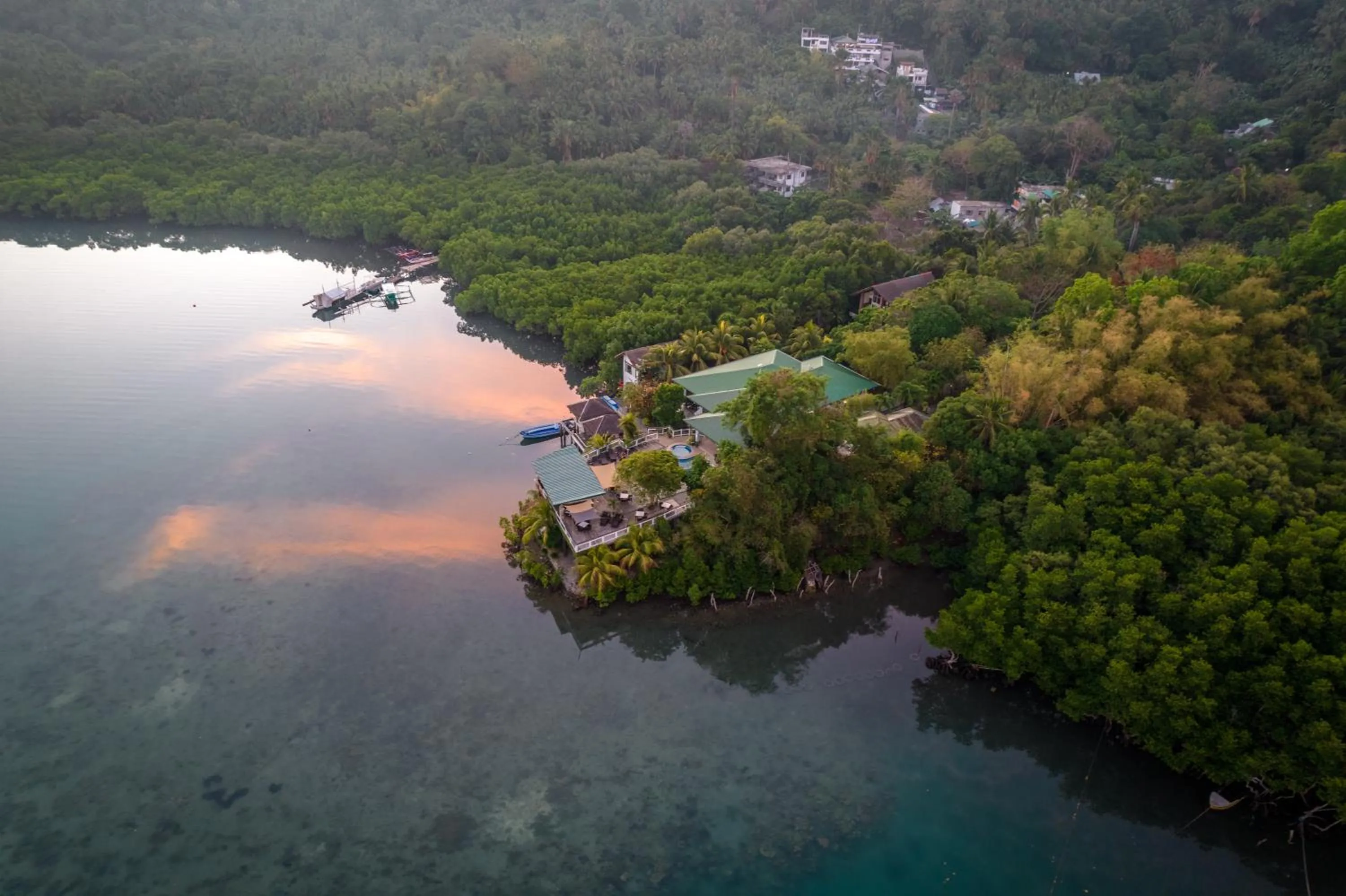 Property building in Edgewater Dive & Spa Resort