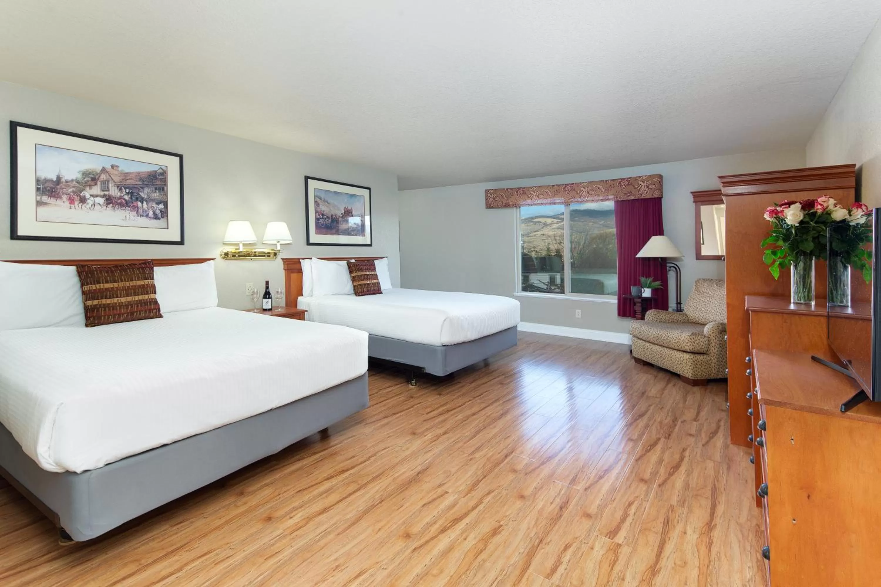 Bedroom, Bed in Stratford Inn