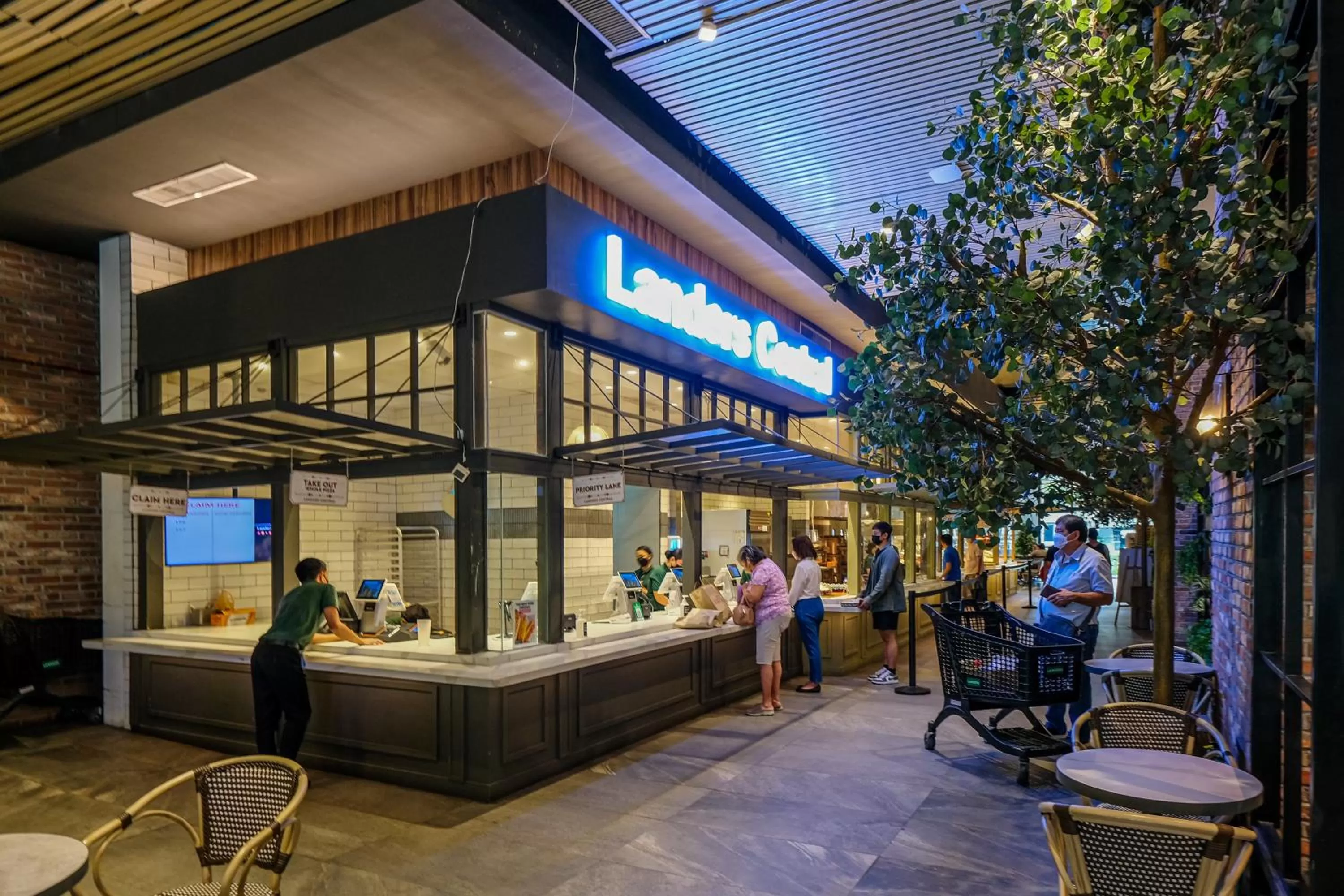 Restaurant/places to eat in 1BR Suite in Uptown BGC