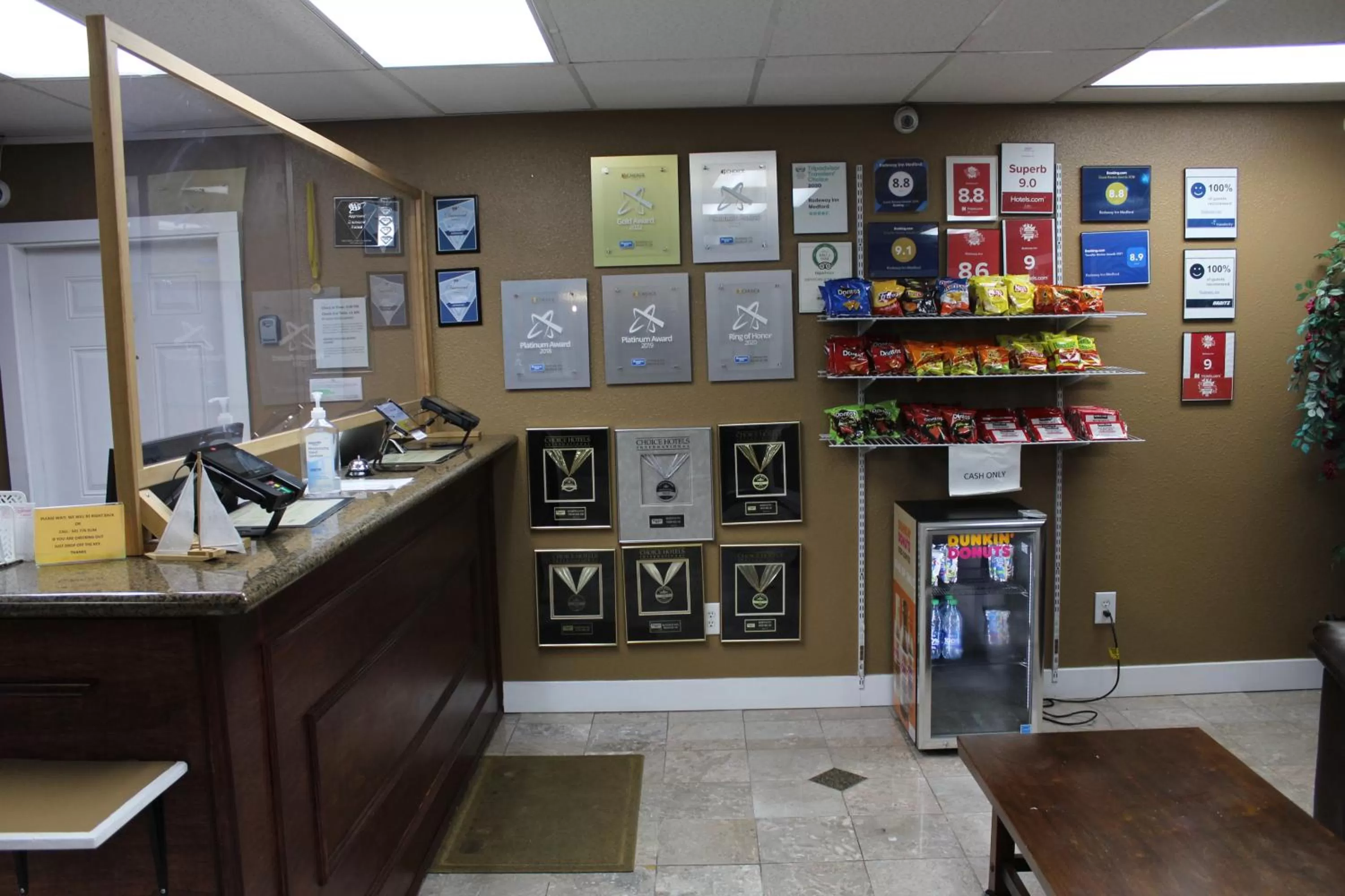 Lobby or reception in Rodeway Inn Medford South I-5