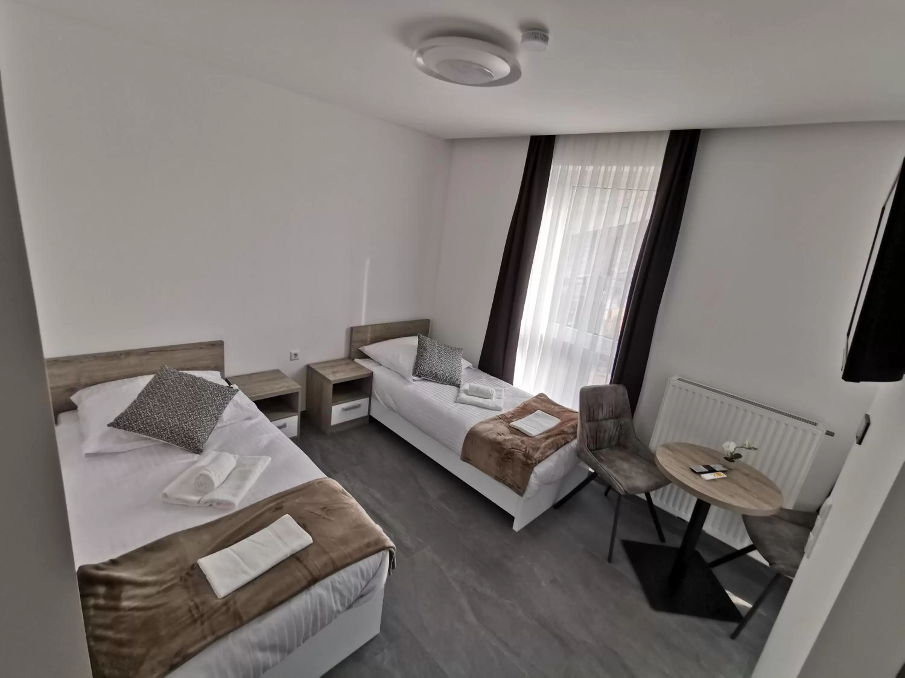 Photo of the whole room, Bed in HP Apartments