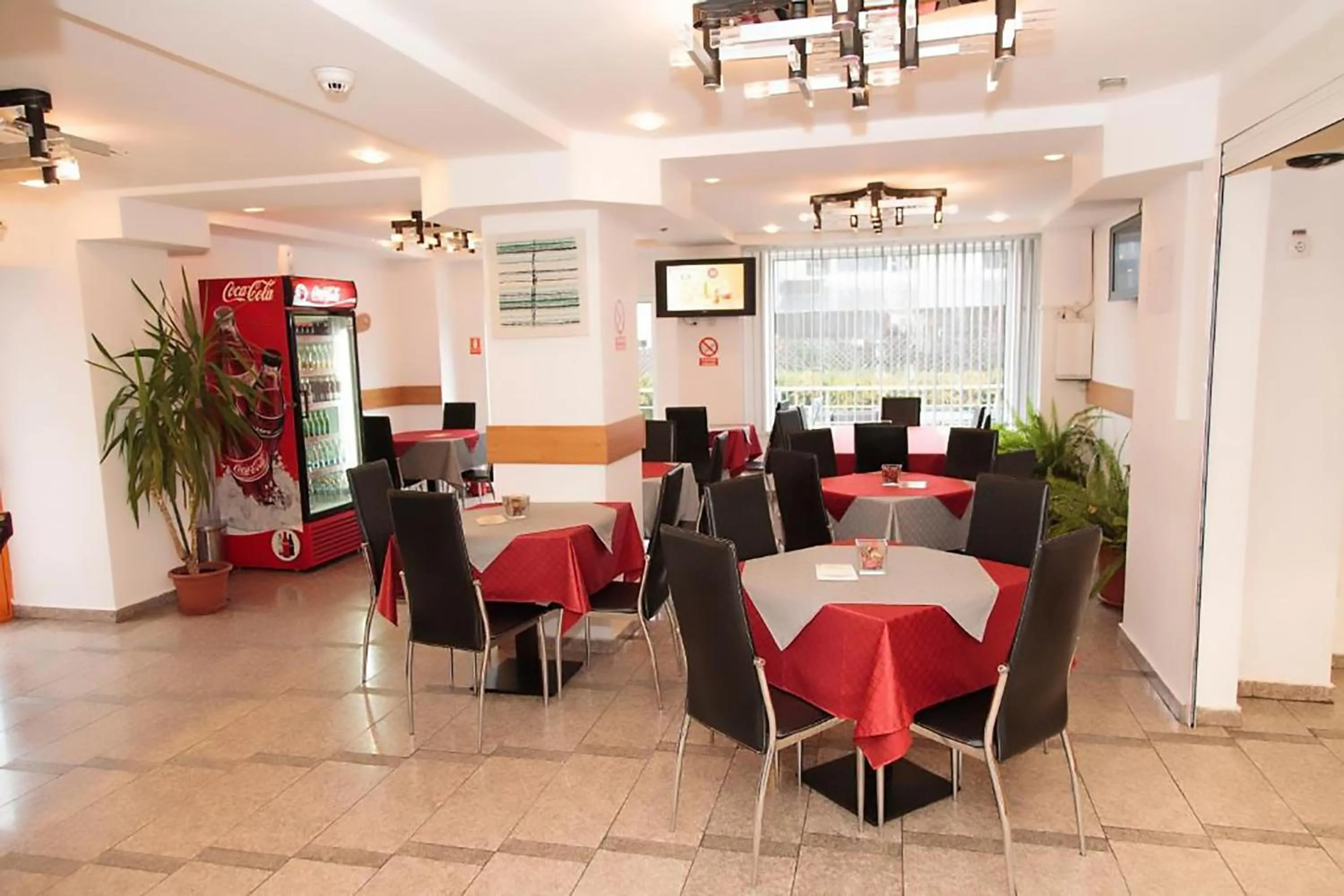 Restaurant/places to eat in Plus Hotel