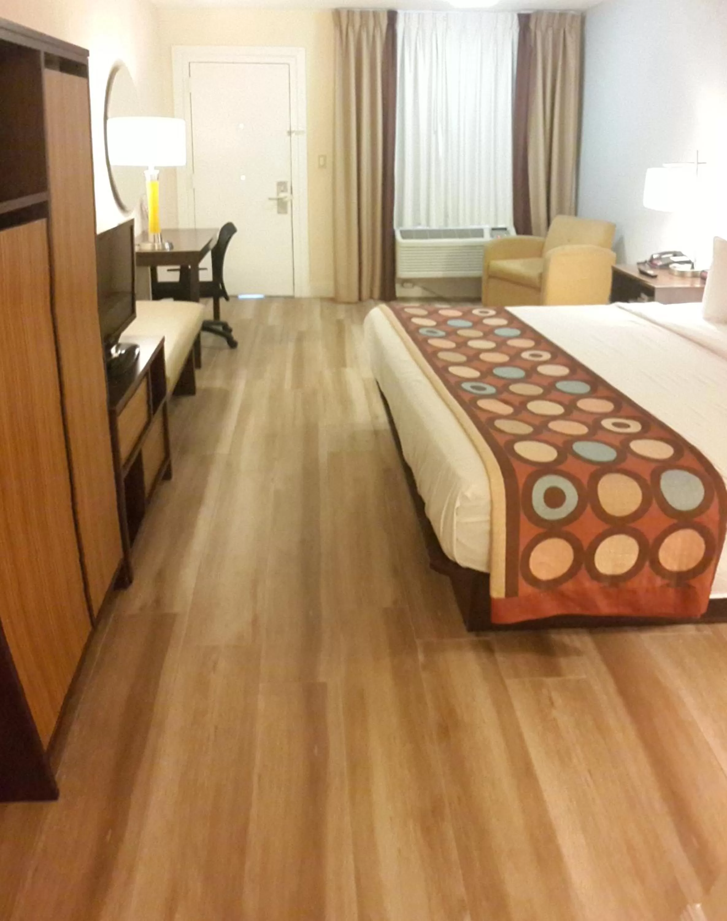 Photo of the whole room, Bed in Super 8 by Wyndham Florida City/Homestead/Everglades