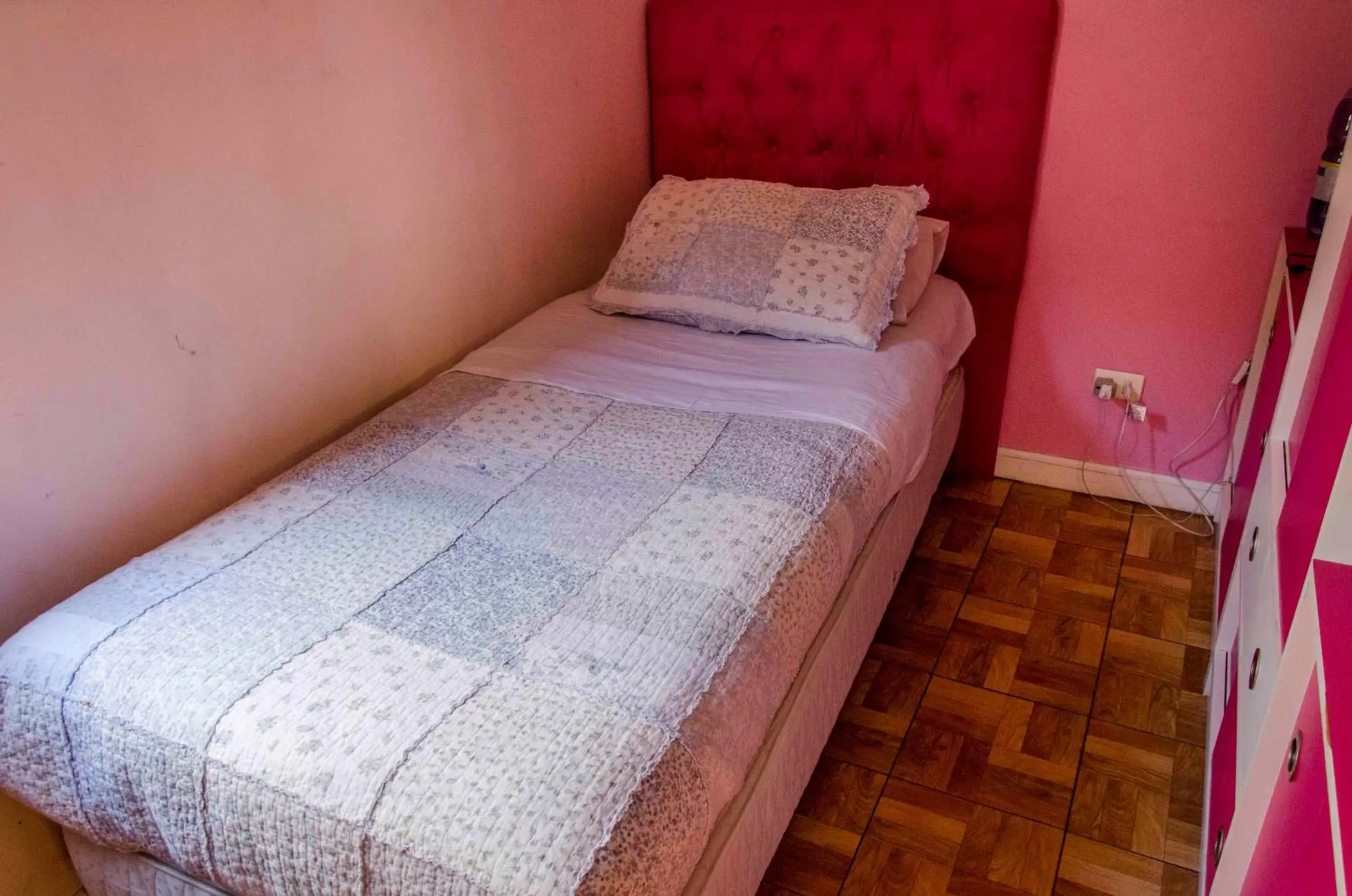 Standard Single Room with Shared Bathroom in Bed and Breakfast Manque Standard Single Room with Shared Bathroom in Bed and Breakfast Manque