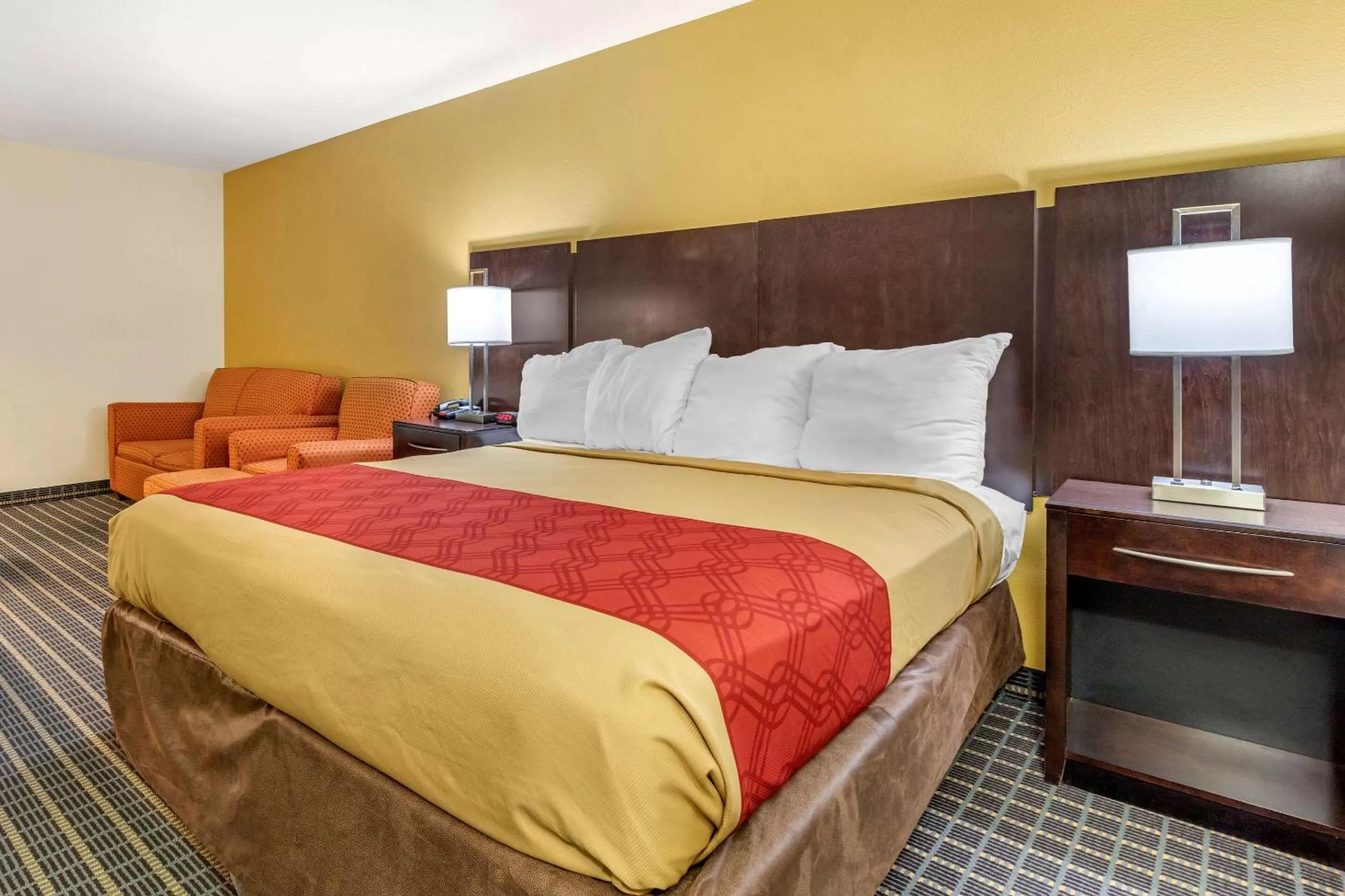 Photo of the whole room, Bed in Econo Lodge Brunswick Travel Center