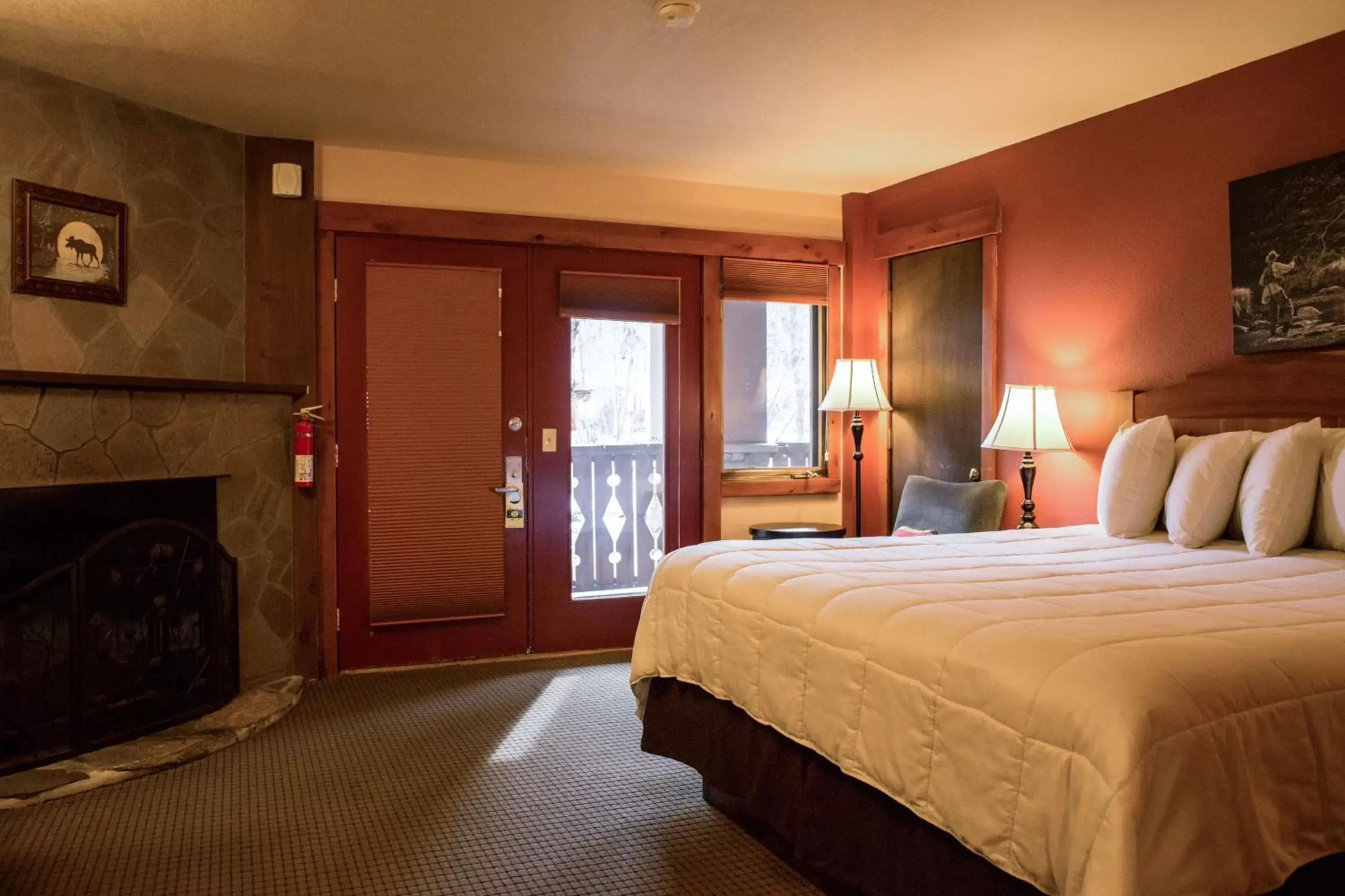 King Room with Fireplace - Non-Pet Friendly in Silver Moon Inn King Room with Fireplace - Non-Pet Friendly in Silver Moon Inn